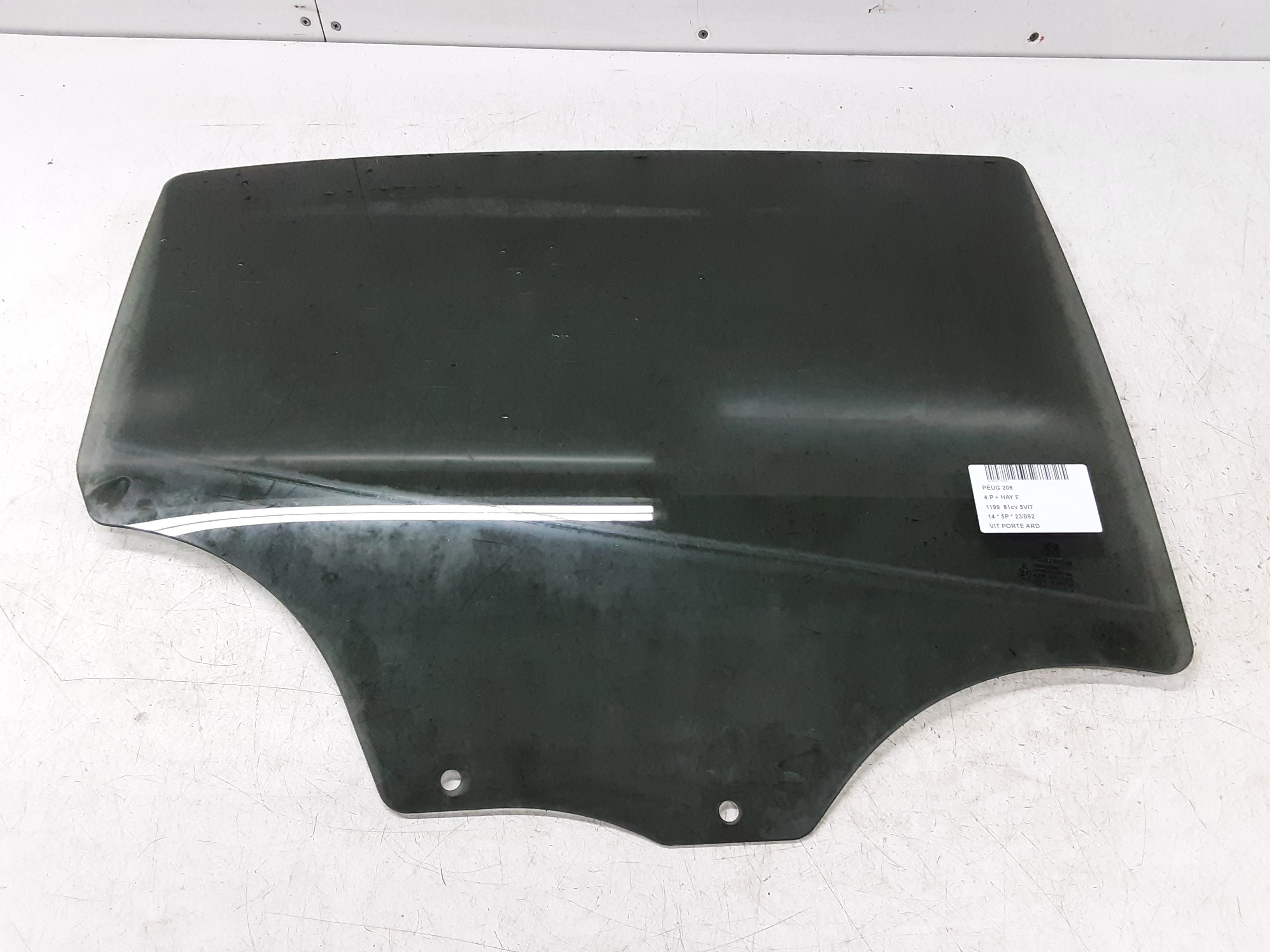 RIGHT REAR DOOR WINDOW
