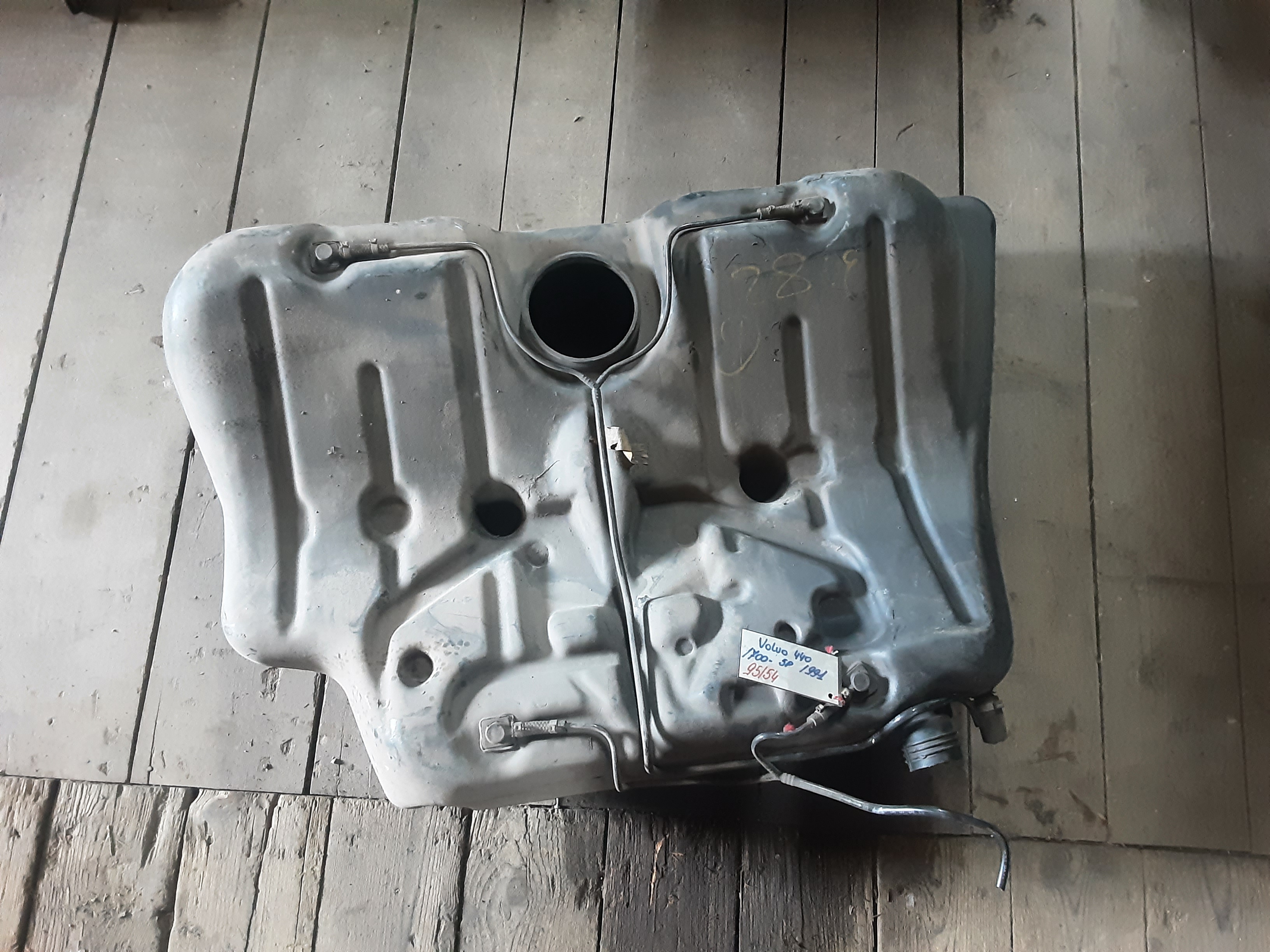 BRANDSTOFTANK BENZINE Volvo 440,460