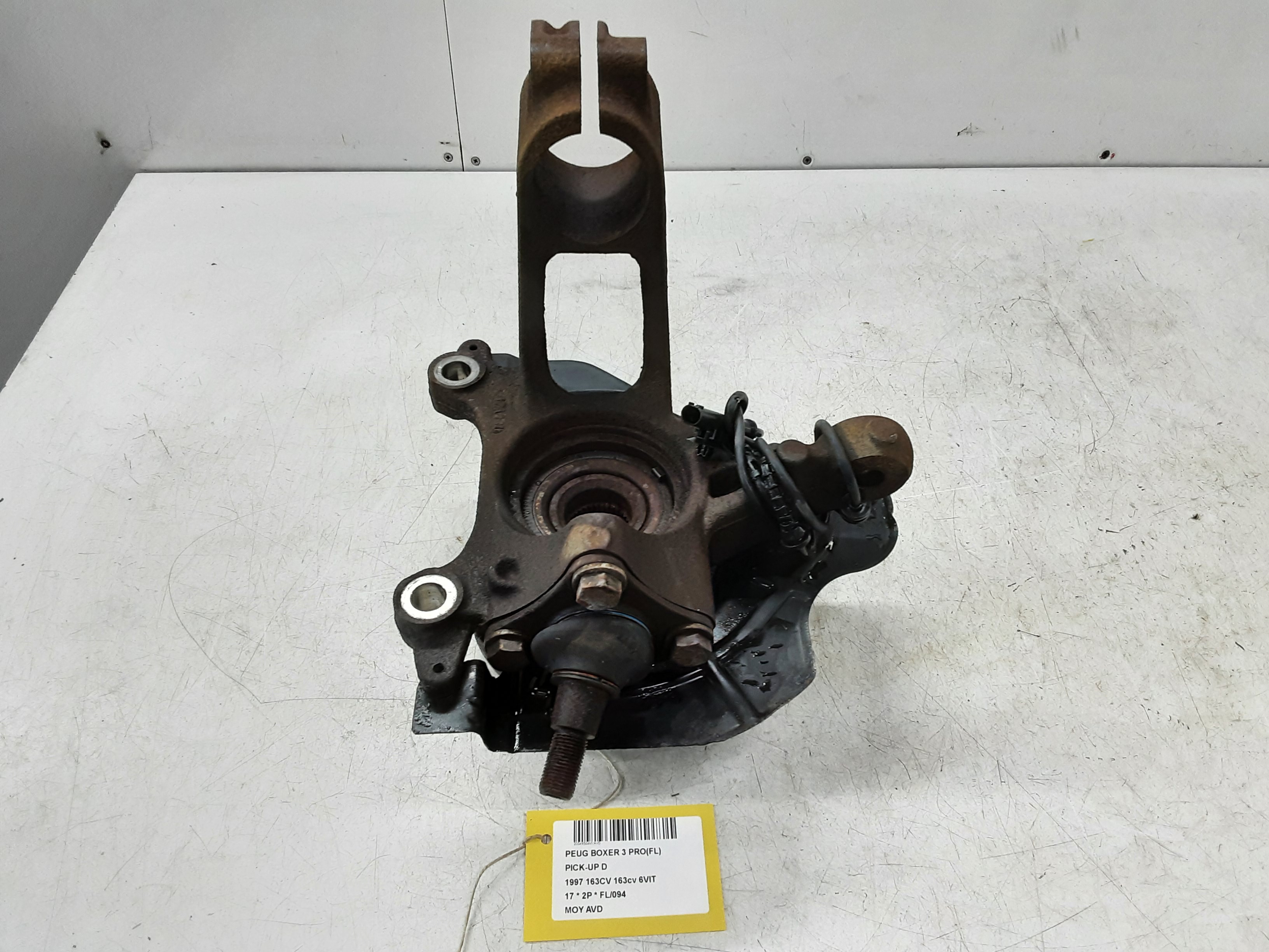 FRONT WHEEL HUB RIGHT