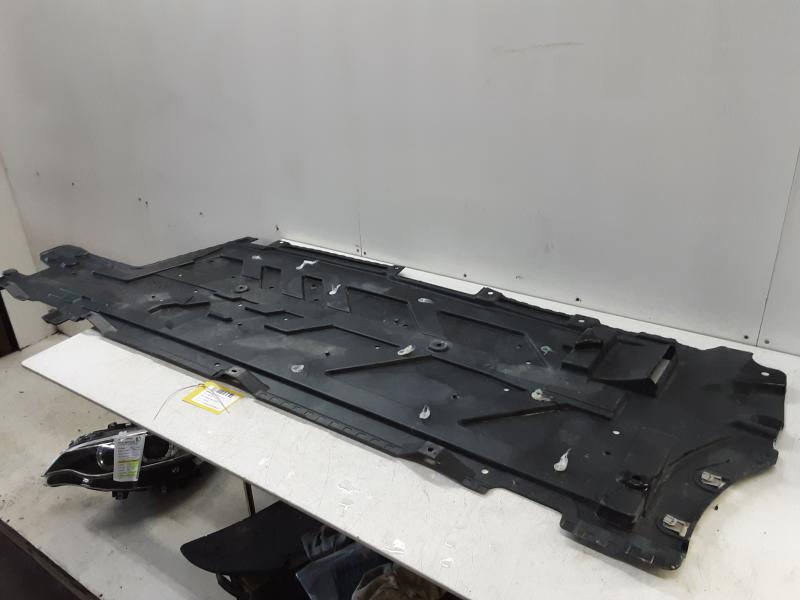 PLASTIEKE BESCHERMPLAAT ONDER AUTO RECHTS Mercedes-Benz A W177 18 - 2/23