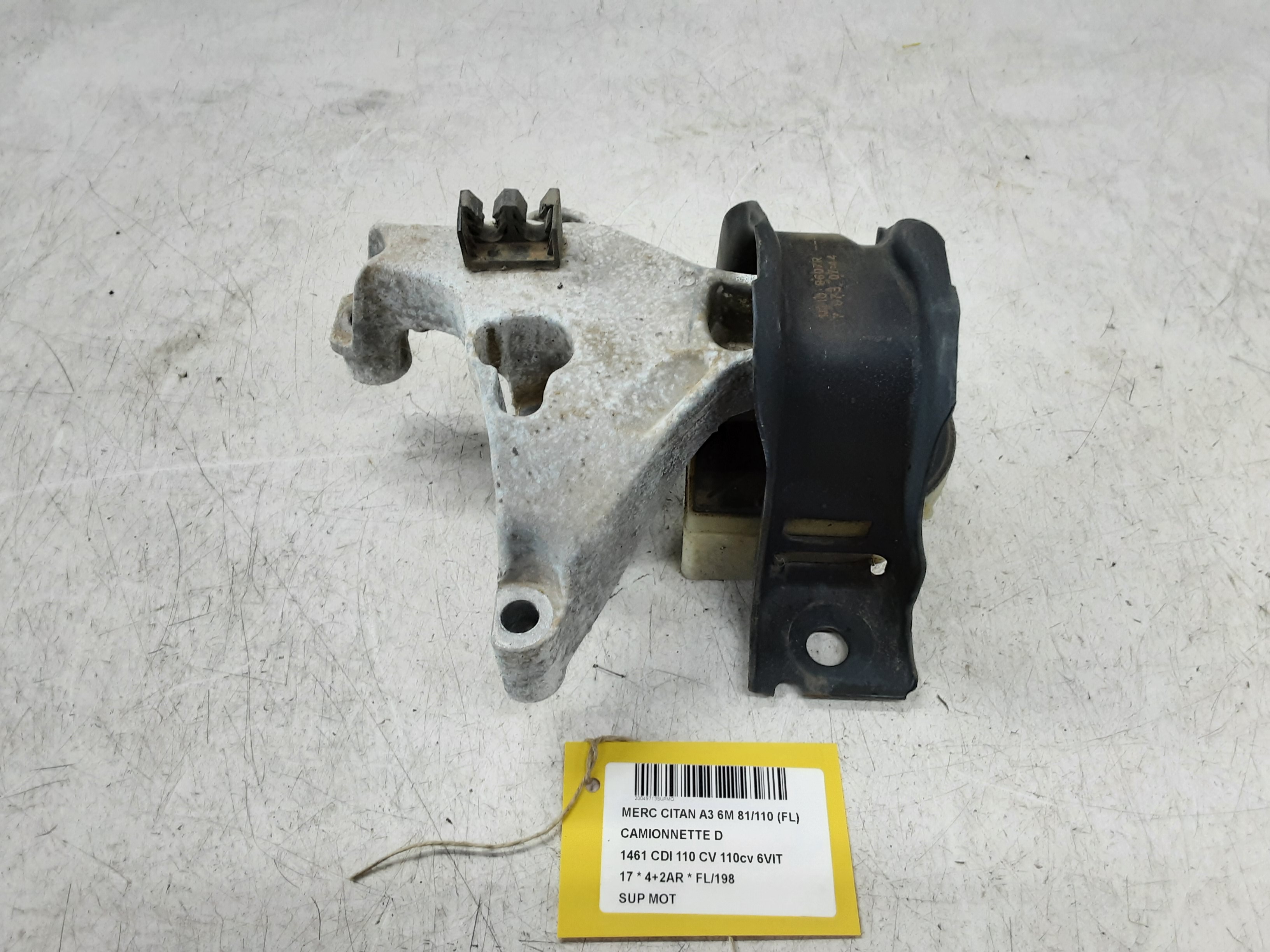 ENGINE MOUNT