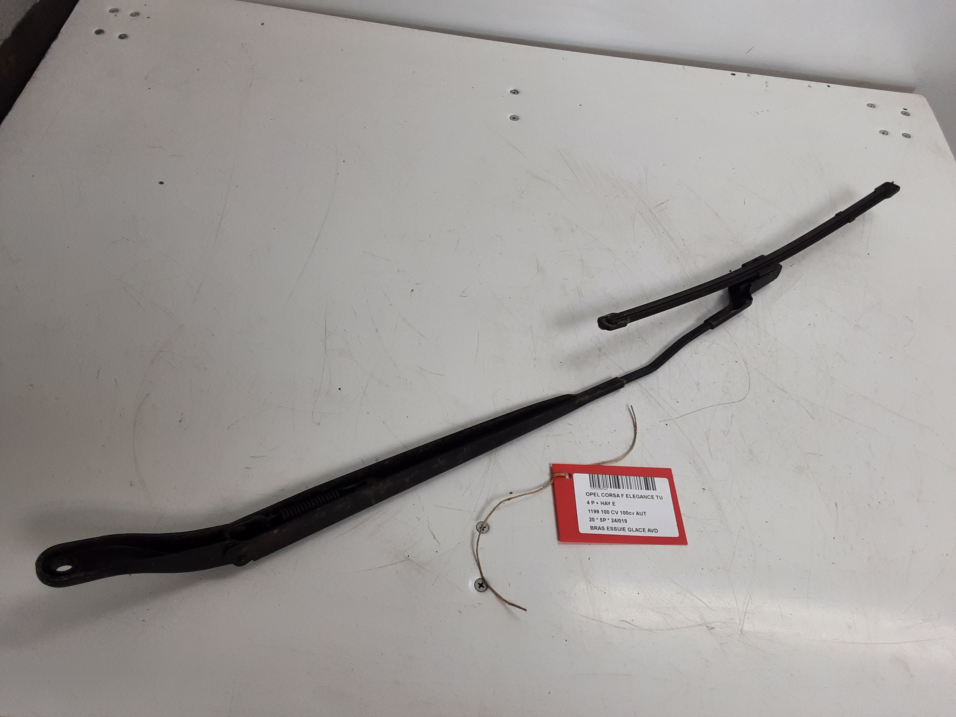 BRAS D'ESSUIE-GLACE AVANT DROIT Opel CORSA F 07/19+