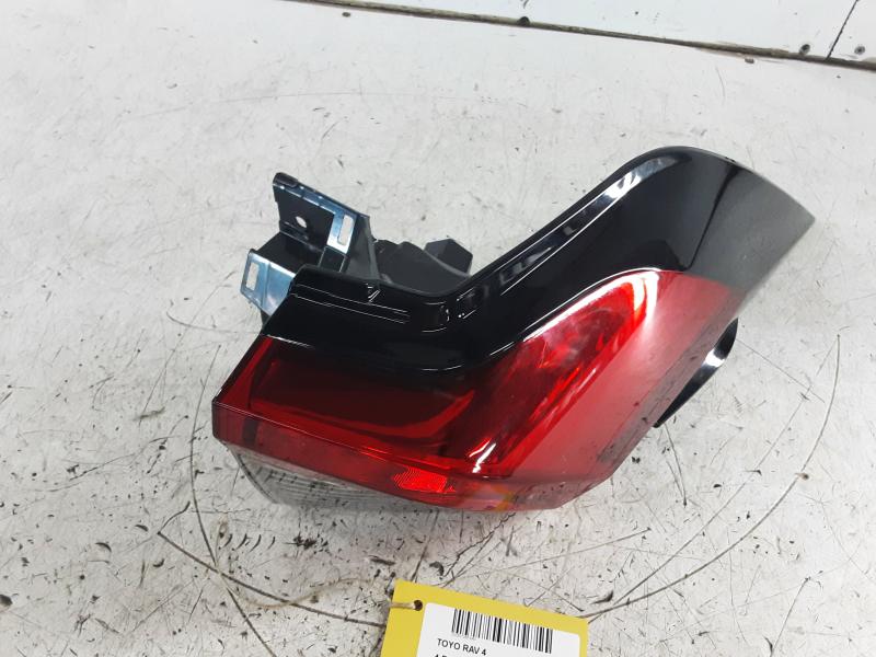 TAILLIGHT RIGHT Toyota RAV 4 12/18+