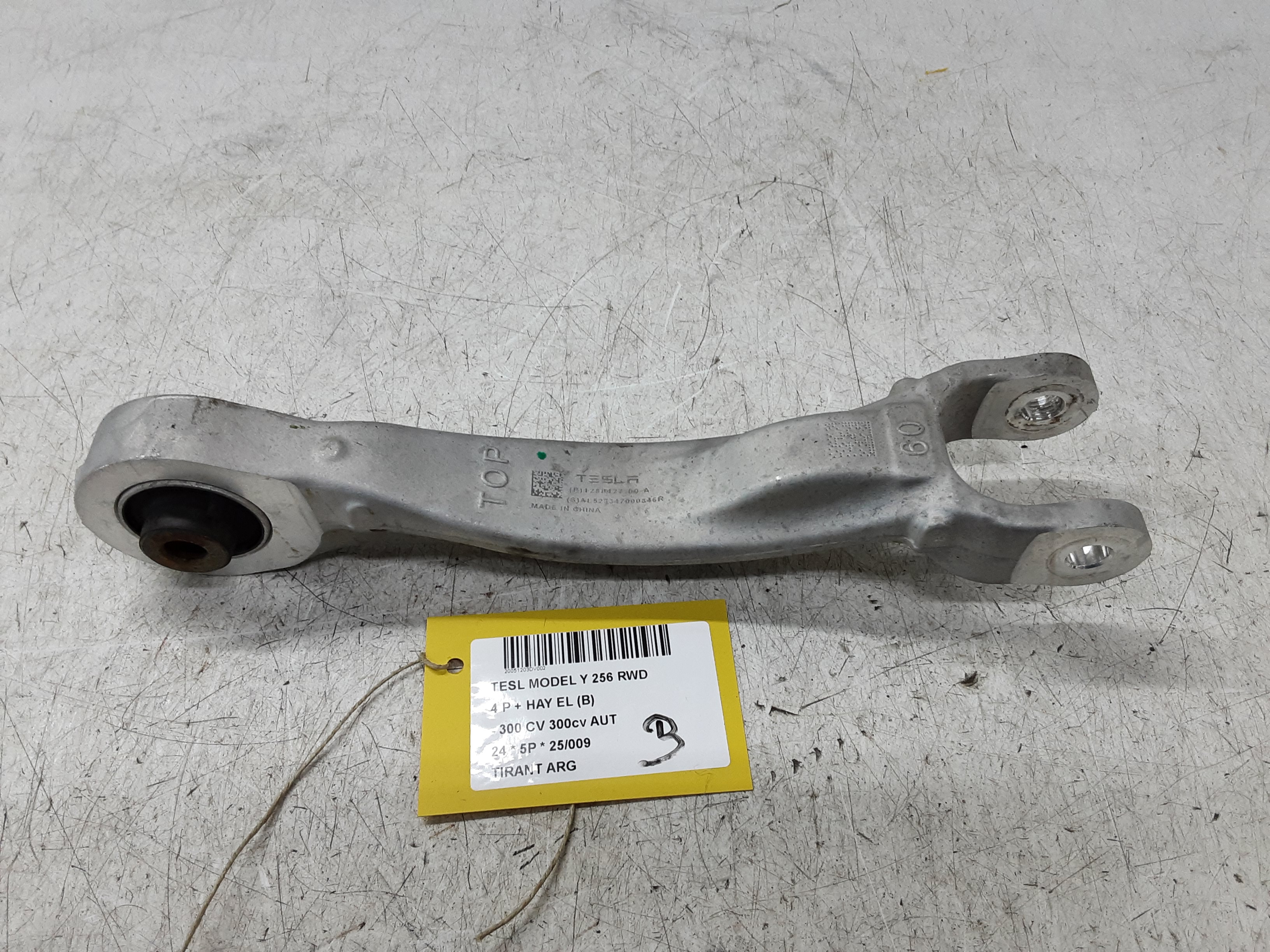 DRAAGARM ACHTER LINKS Tesla MODEL Y 3/19+