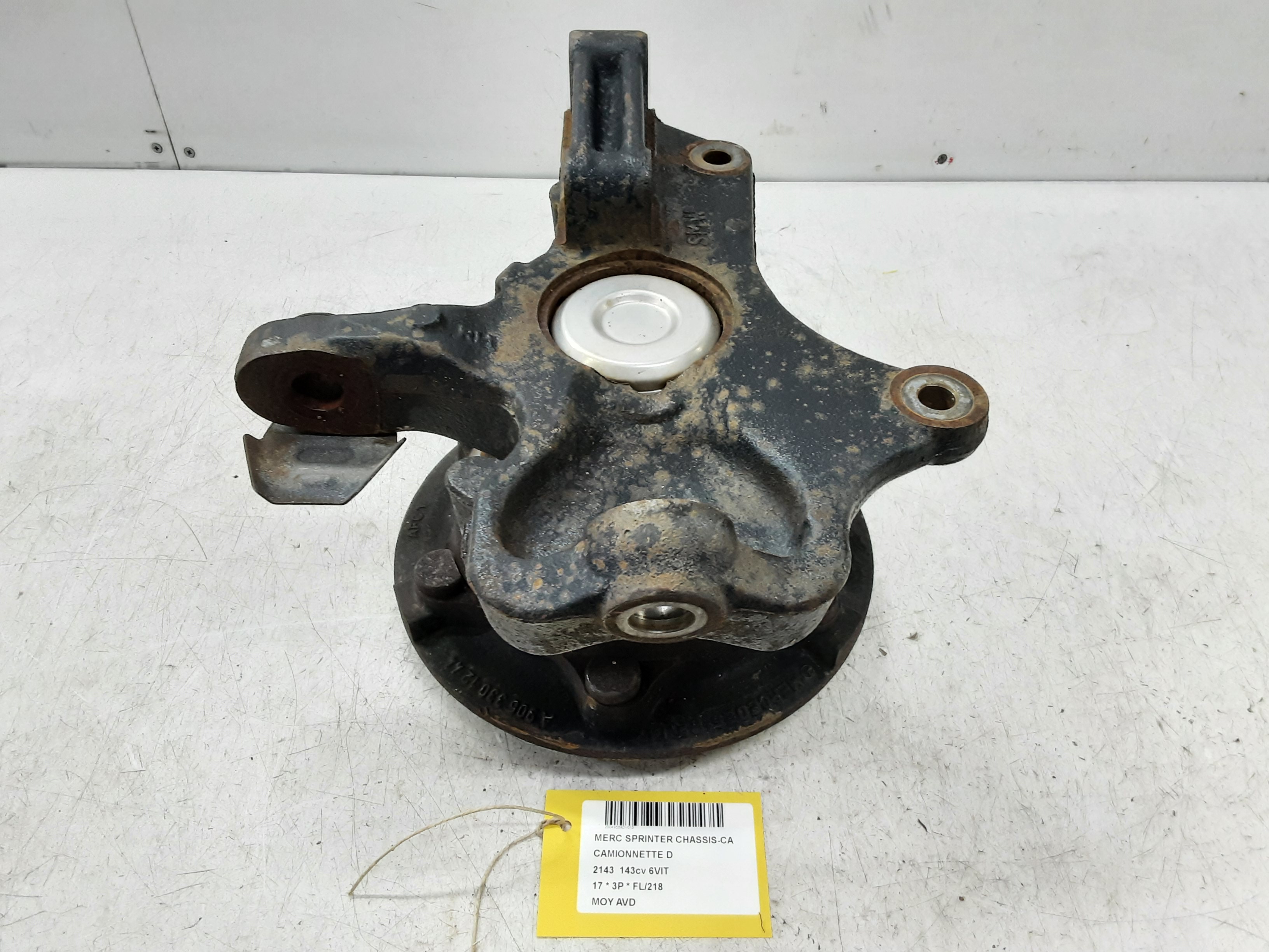 FRONT WHEEL HUB RIGHT