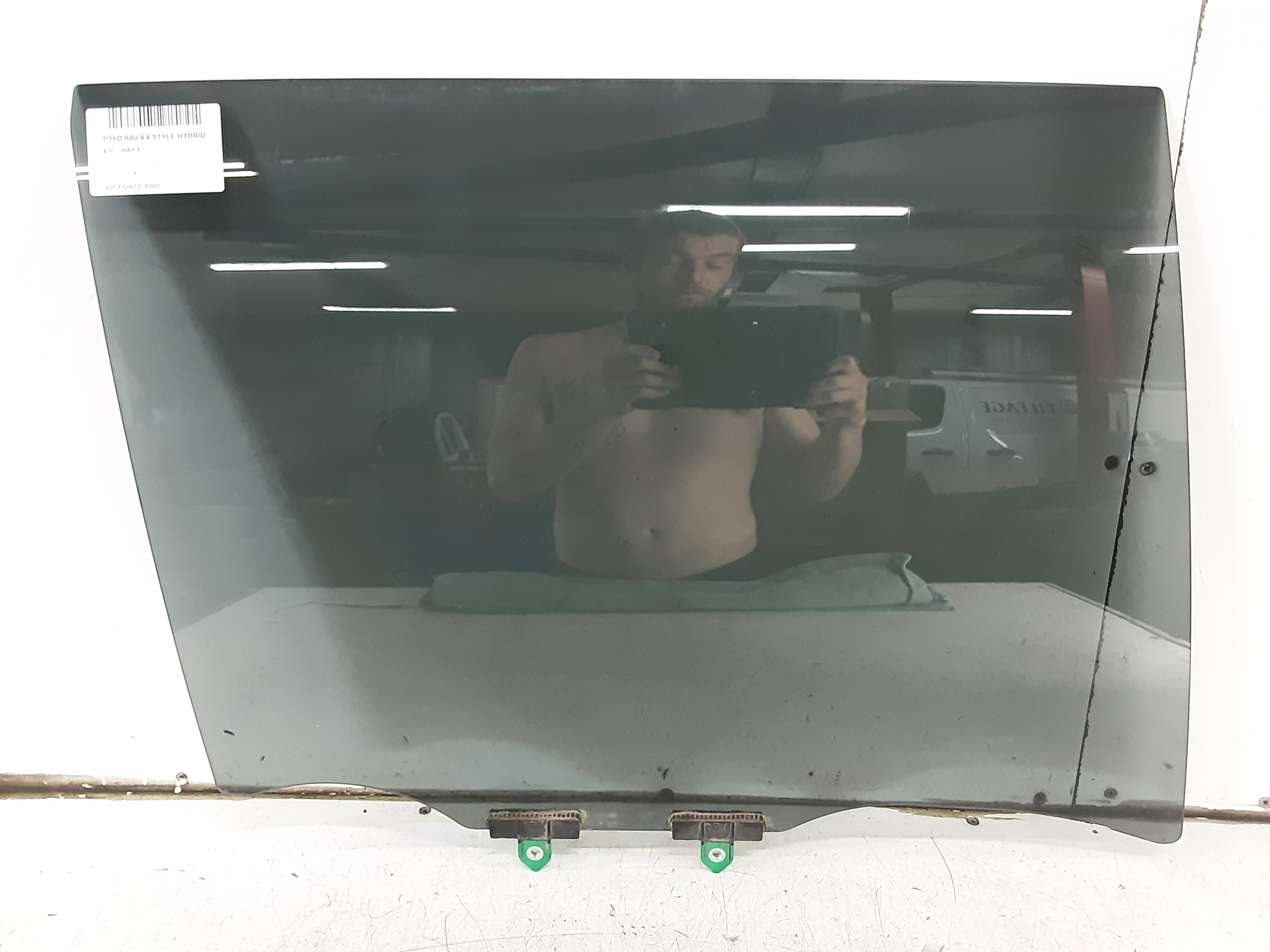 RIGHT REAR DOOR WINDOW