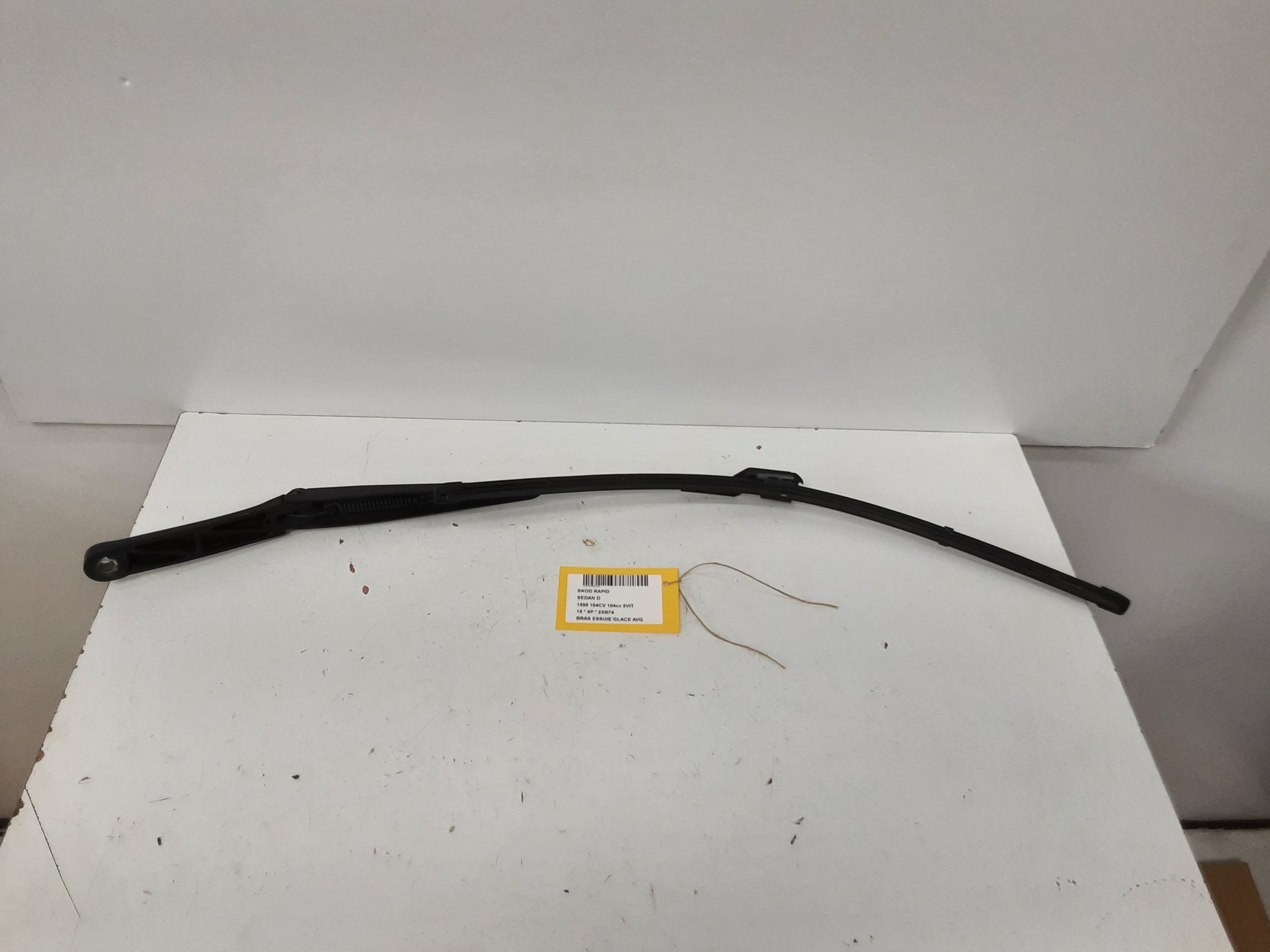LEFT FRONT WIPER ARM