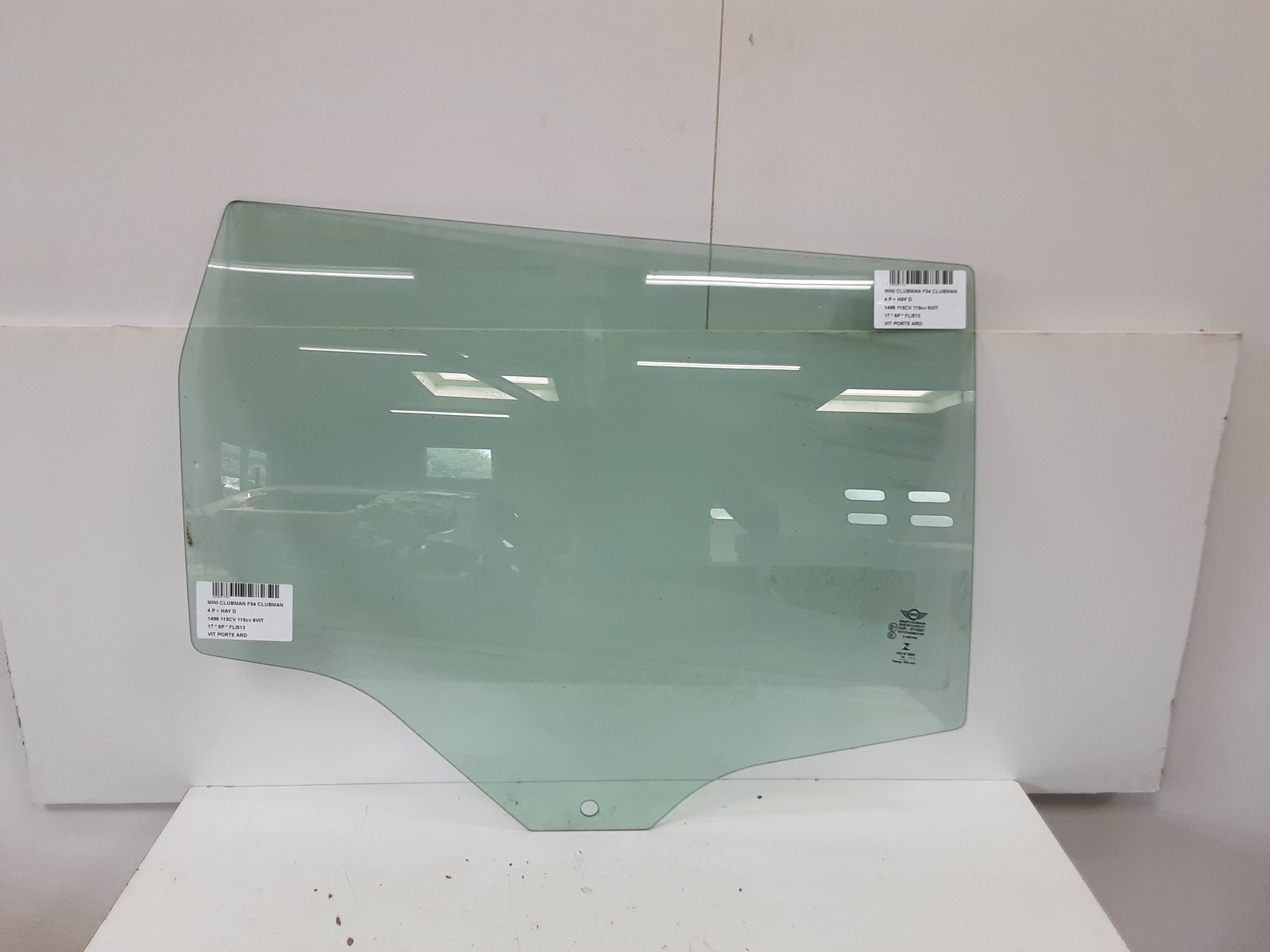 RIGHT REAR DOOR WINDOW