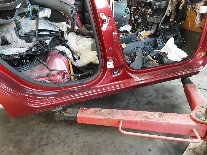 BAS DE CAISSE DROIT Renault CLIO IV 7/16 - 20 FaceLift