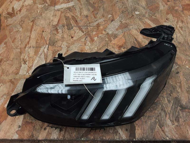 PHARE AVANT GAUCHE Peugeot 208 6/19+