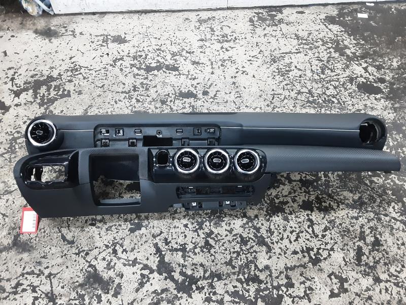 DASHBOARD Mercedes-Benz A W177 18 - 2/23