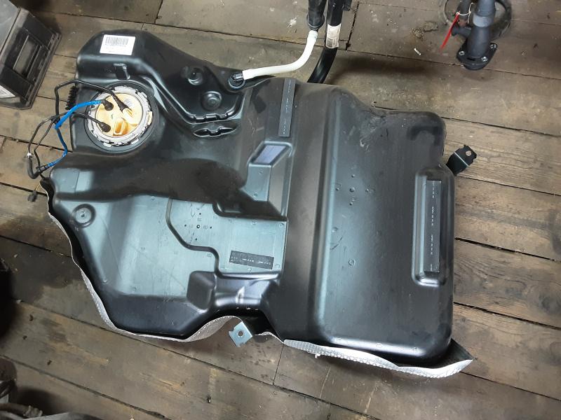 BRANDSTOFTANK DIELES Vw PASSAT 10/00 - 02/05