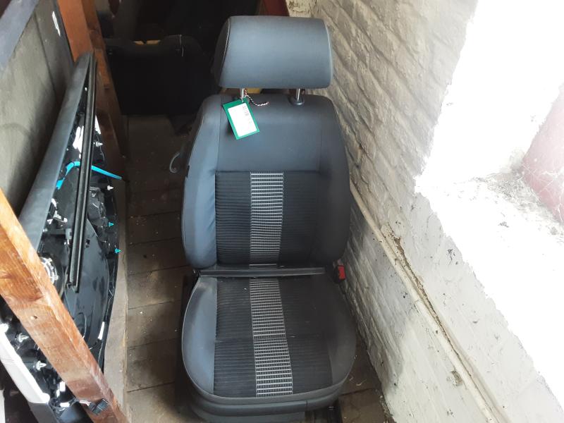 FRONT RIGHT SEAT Vw POLO (9N) 2/02 - 4/05