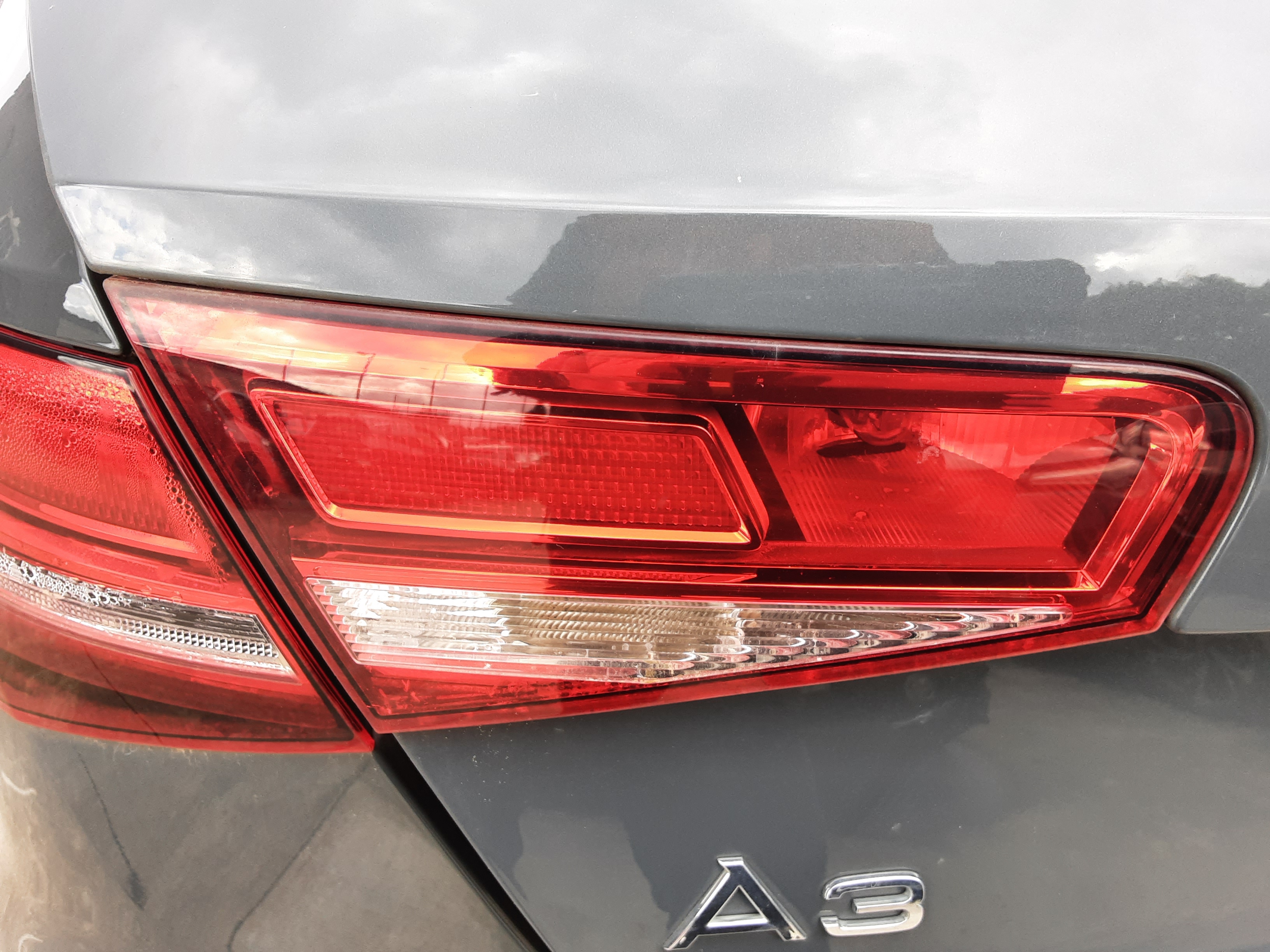 FEU ARRIERE GAUCHE DE HAYON Audi A3 3,5D 7/16 - 20