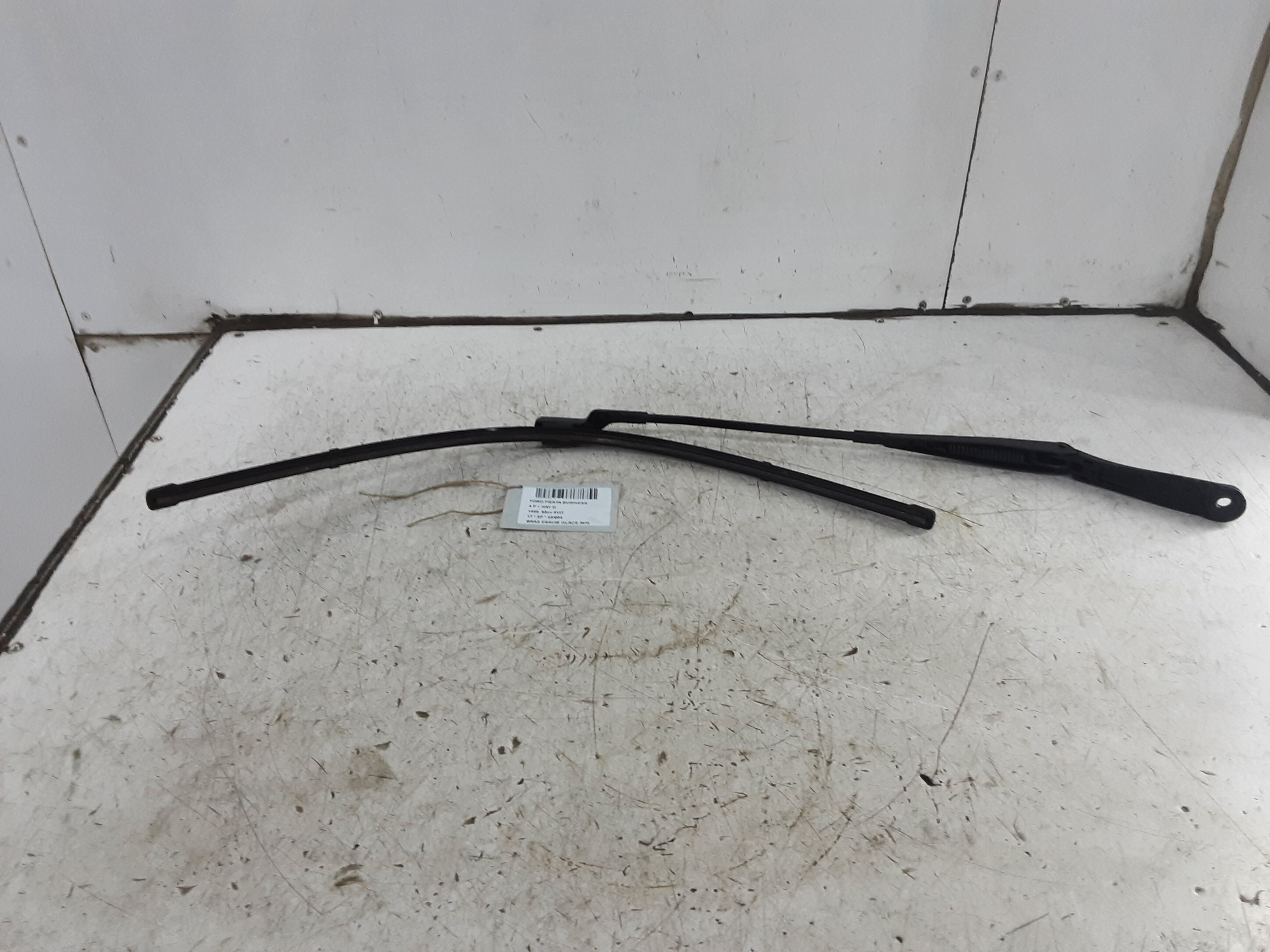RUITENWISSERARM LINKS VOOR Ford FIESTA 5/17+