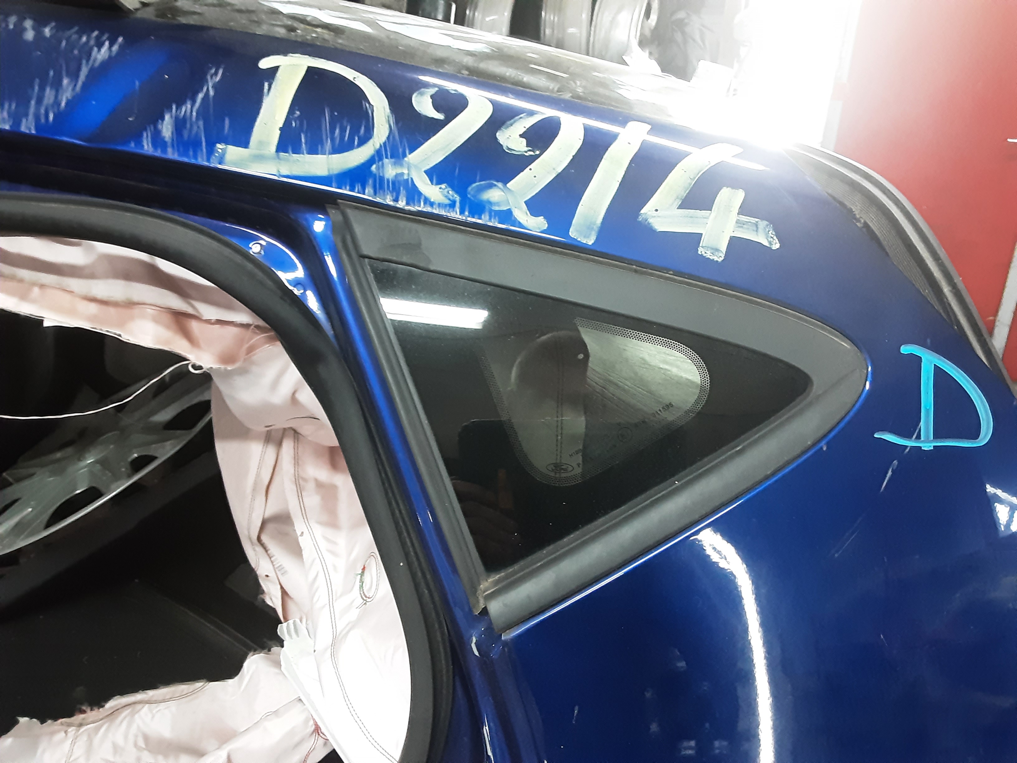 VITRE LATERALE ARRIERE GAUCHE Ford FIESTA 5/17+