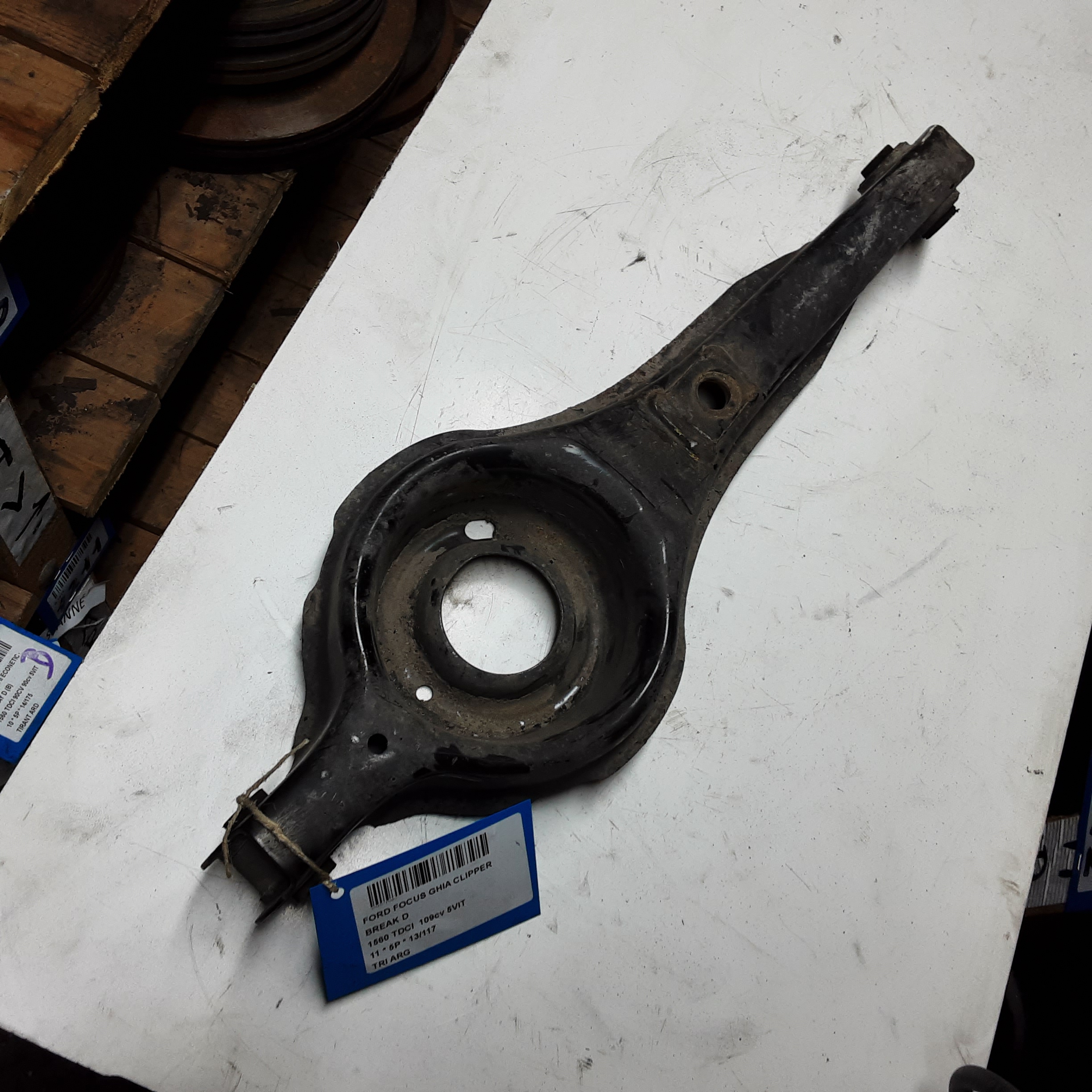 DRAAGARM ACHTER LINKS Ford FOCUS (3) 08 - 02/11