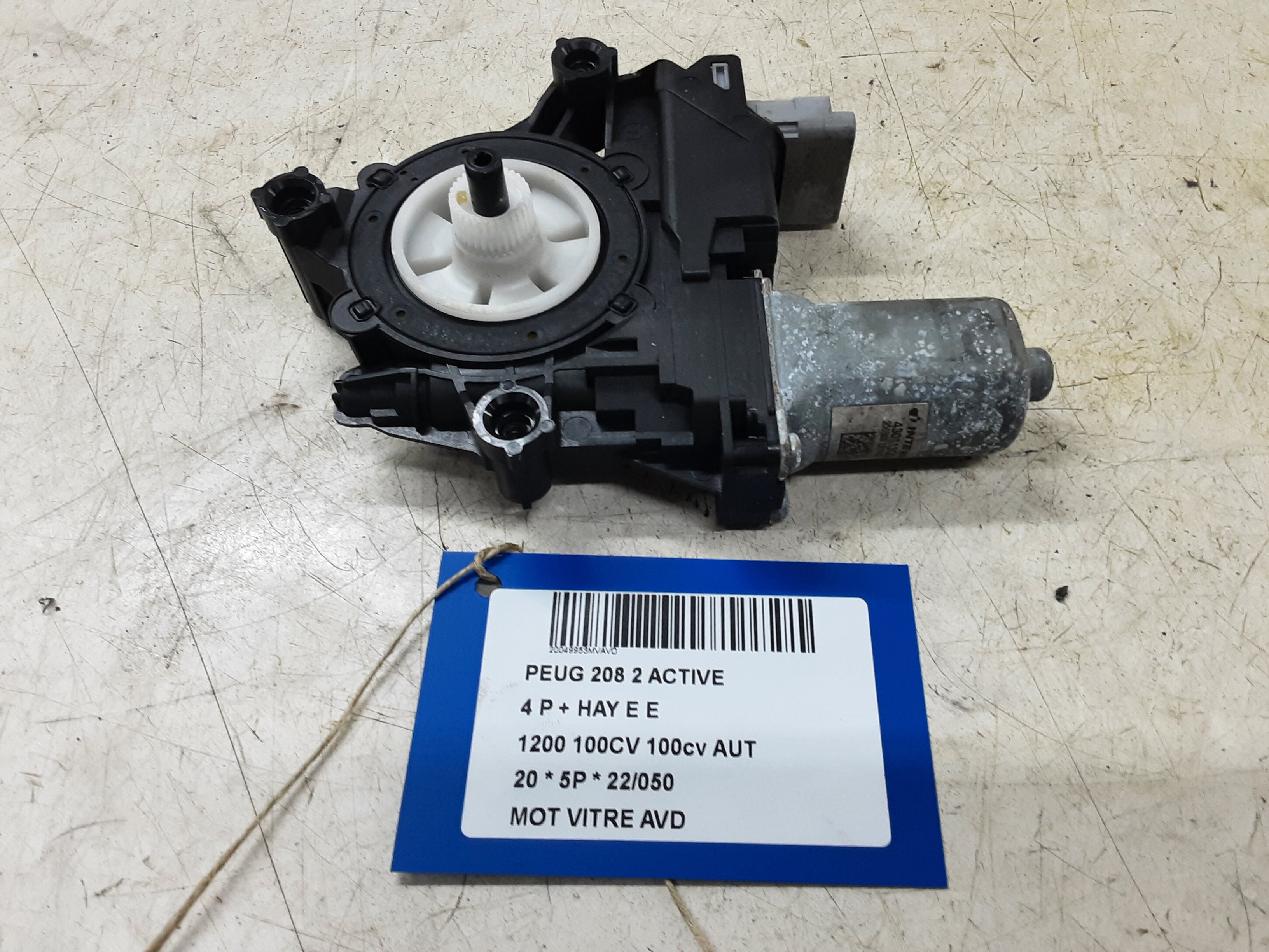 MOTEUR DE VITRE DE PORTE AVANT DROITE Peugeot 208 6/19+