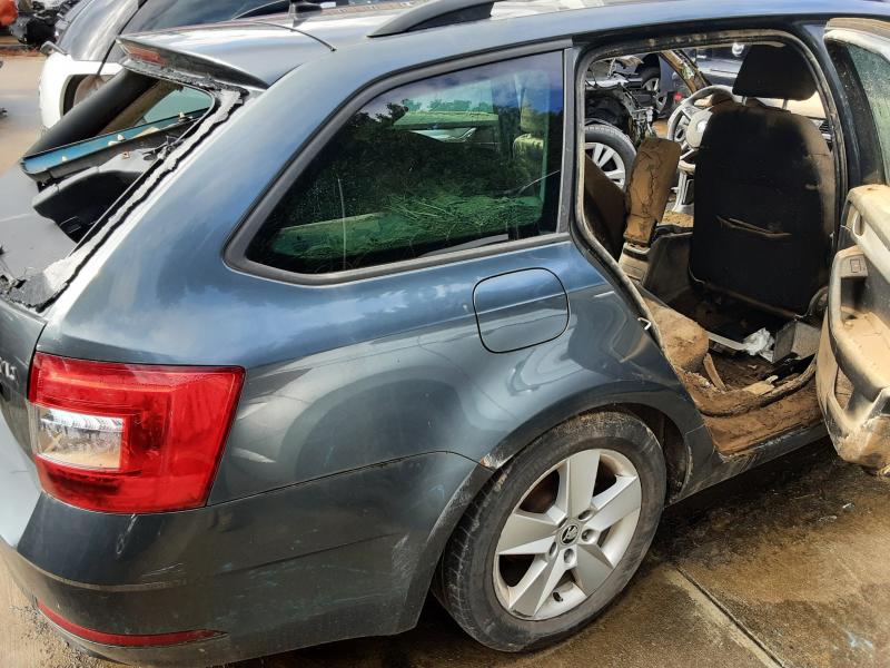 SPATBORD ACHTER LINKS Skoda OCTAVIA (5E) FaceLift 3/17 - 20