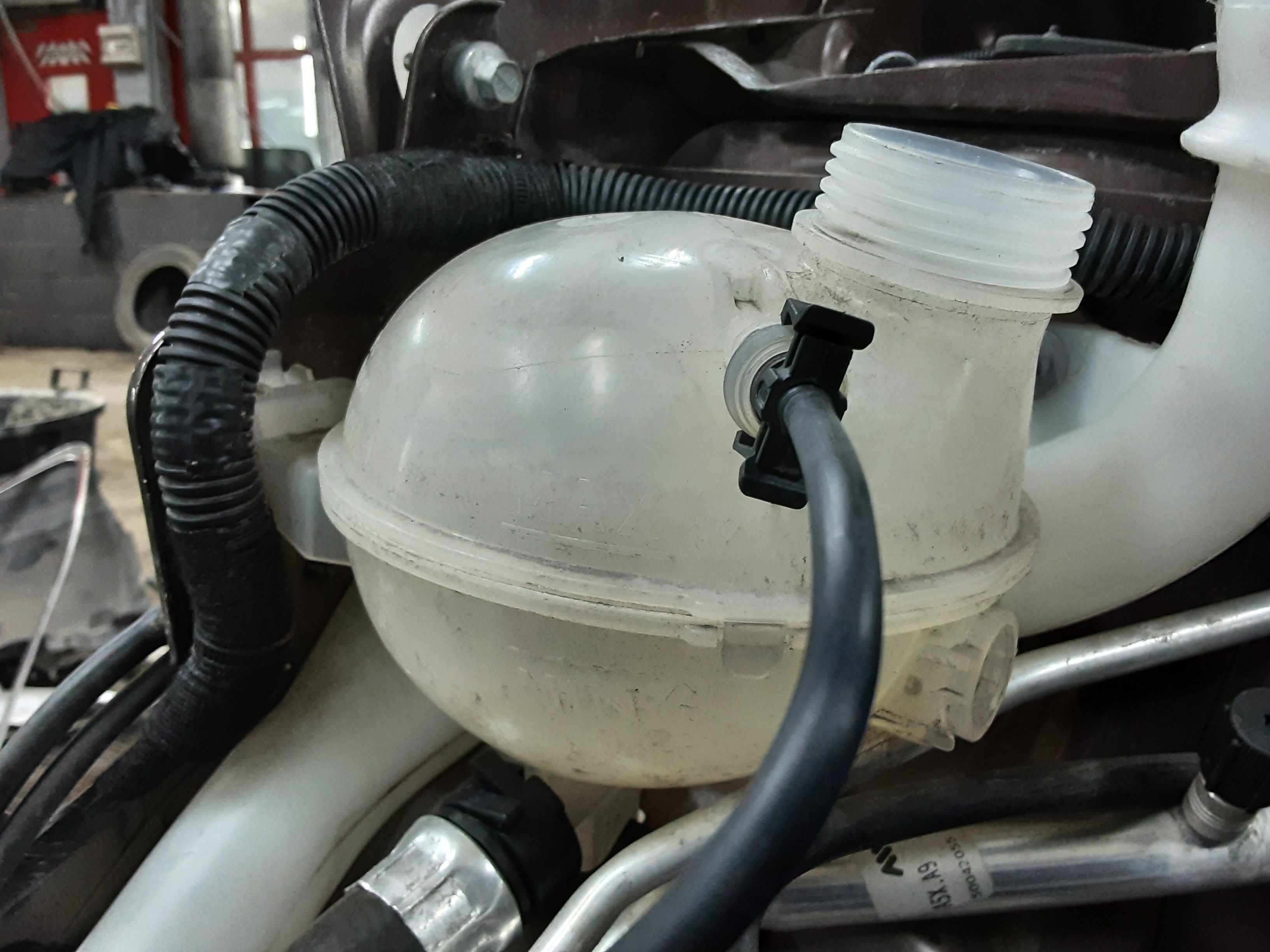 EXPANSIERESERVOIR Peugeot 2008 (1)  5/13 - 4/16 EXPANSIERESERVOIR Peugeot 2008 (1)  5/13 - 4/16