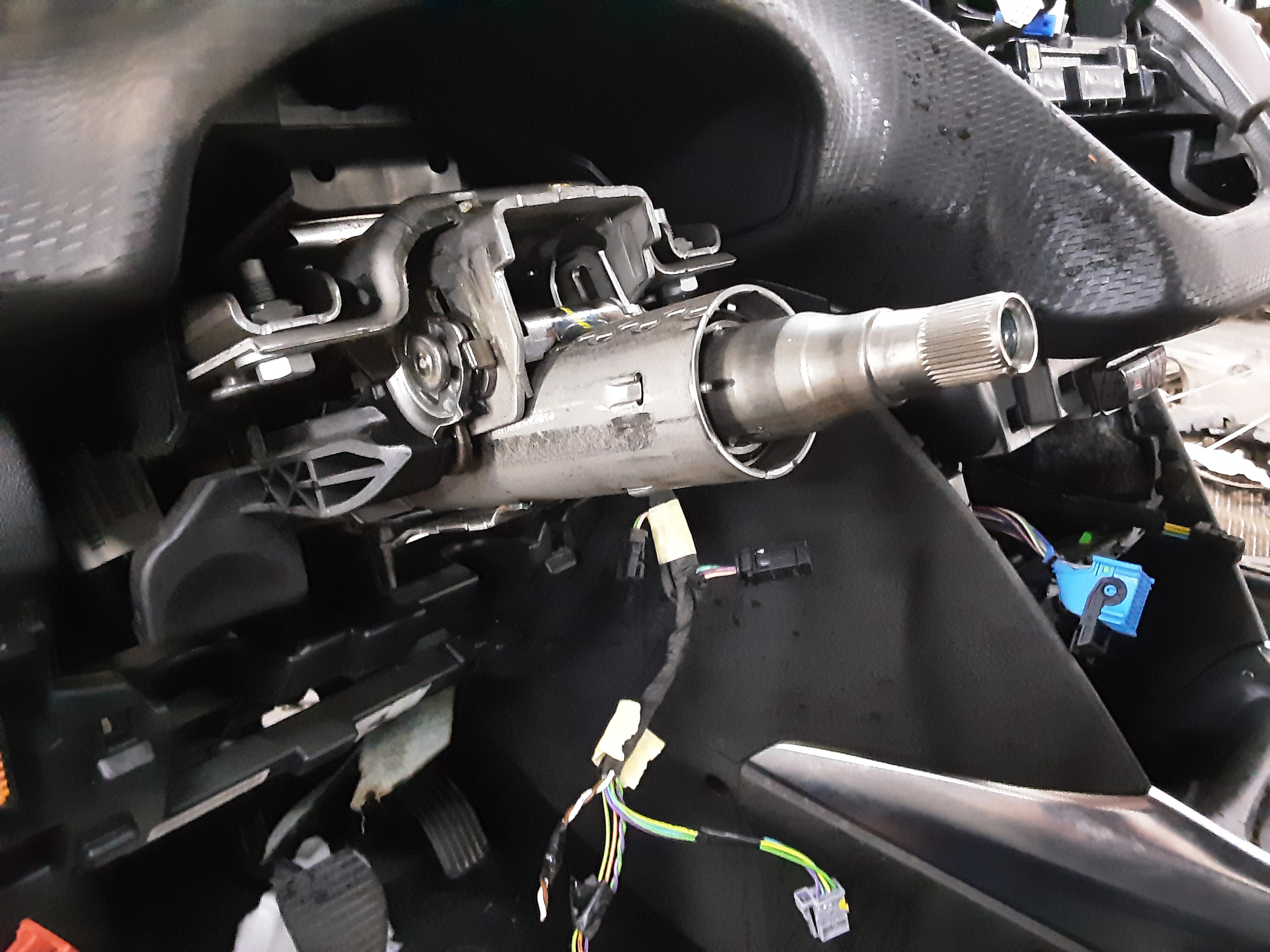 STUURKOLOM Peugeot 2008 (1)  5/13 - 4/16
