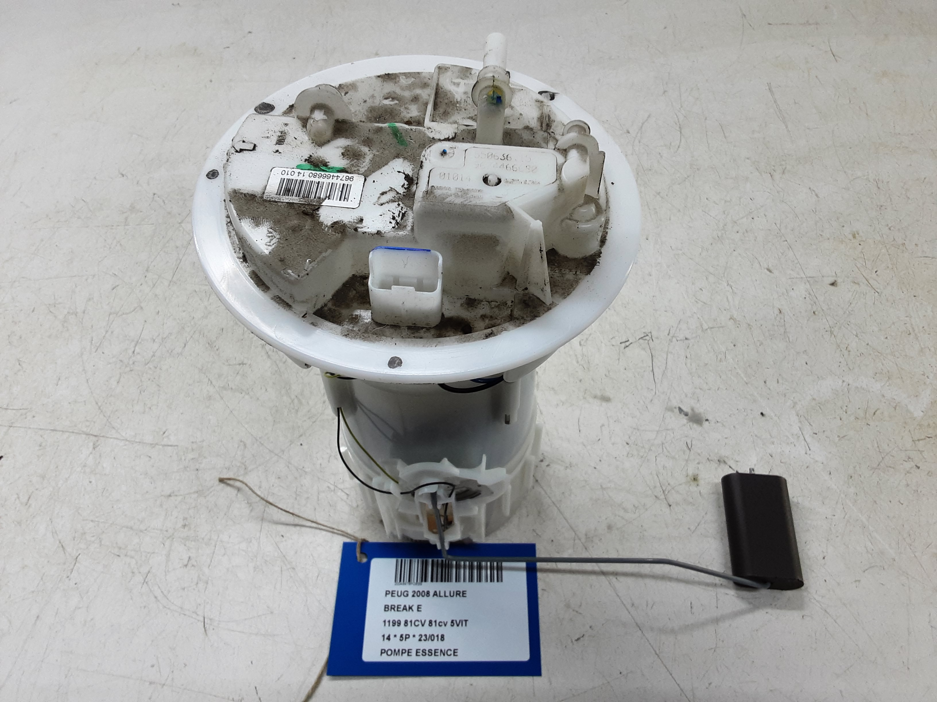 BENZINE POMP Peugeot 2008 (1)  5/13 - 4/16