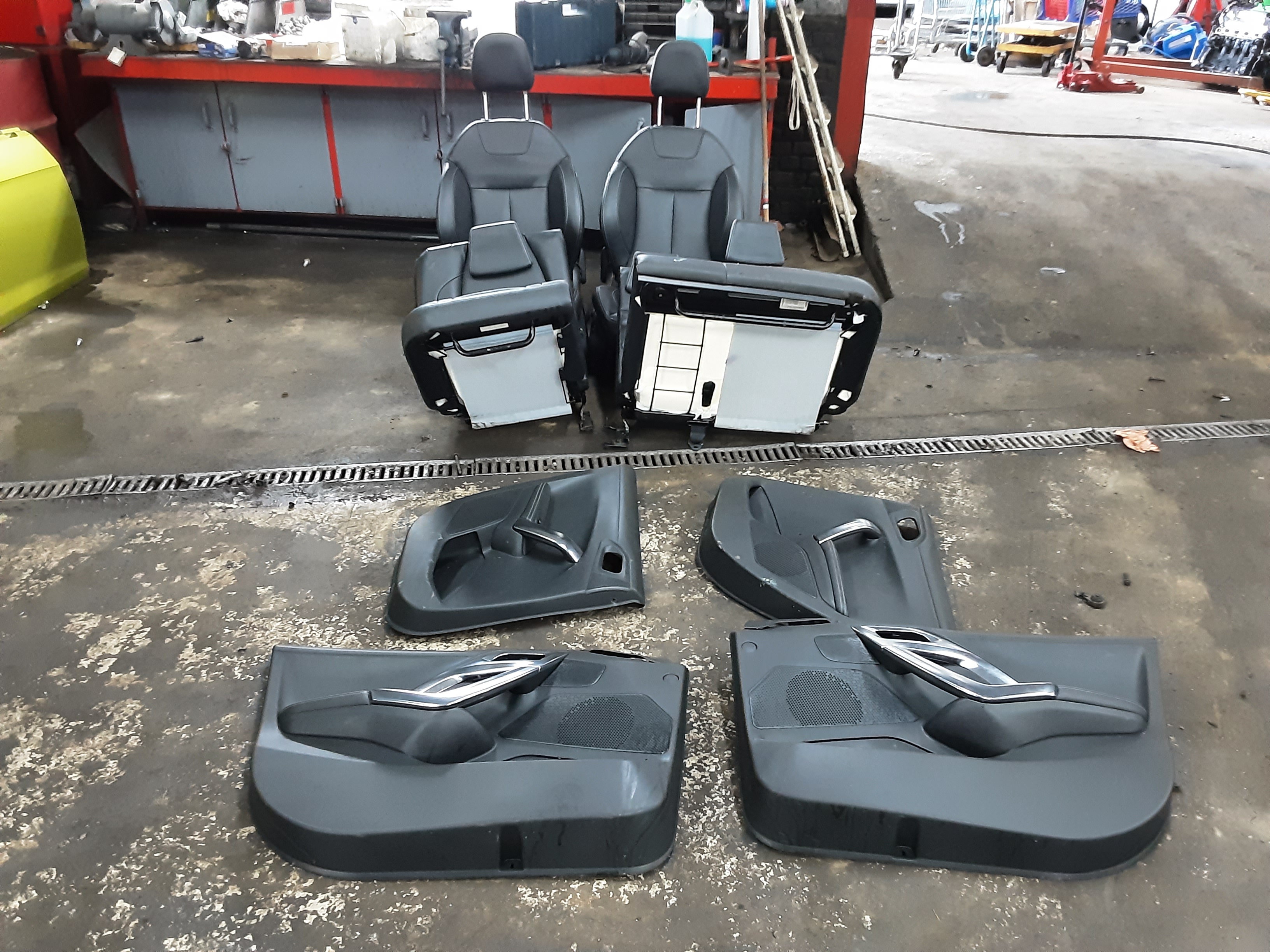 INTERIEUR Peugeot 2008 (1)  5/13 - 4/16