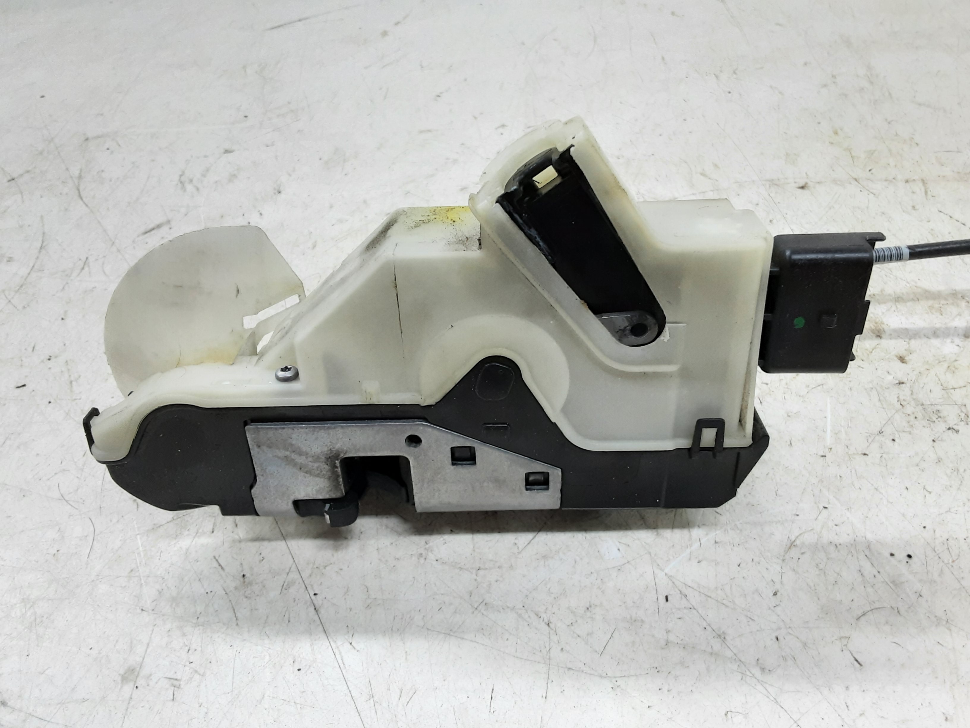 VERGRENDELING VOOR LINKS Peugeot 2008 (1)  5/13 - 4/16