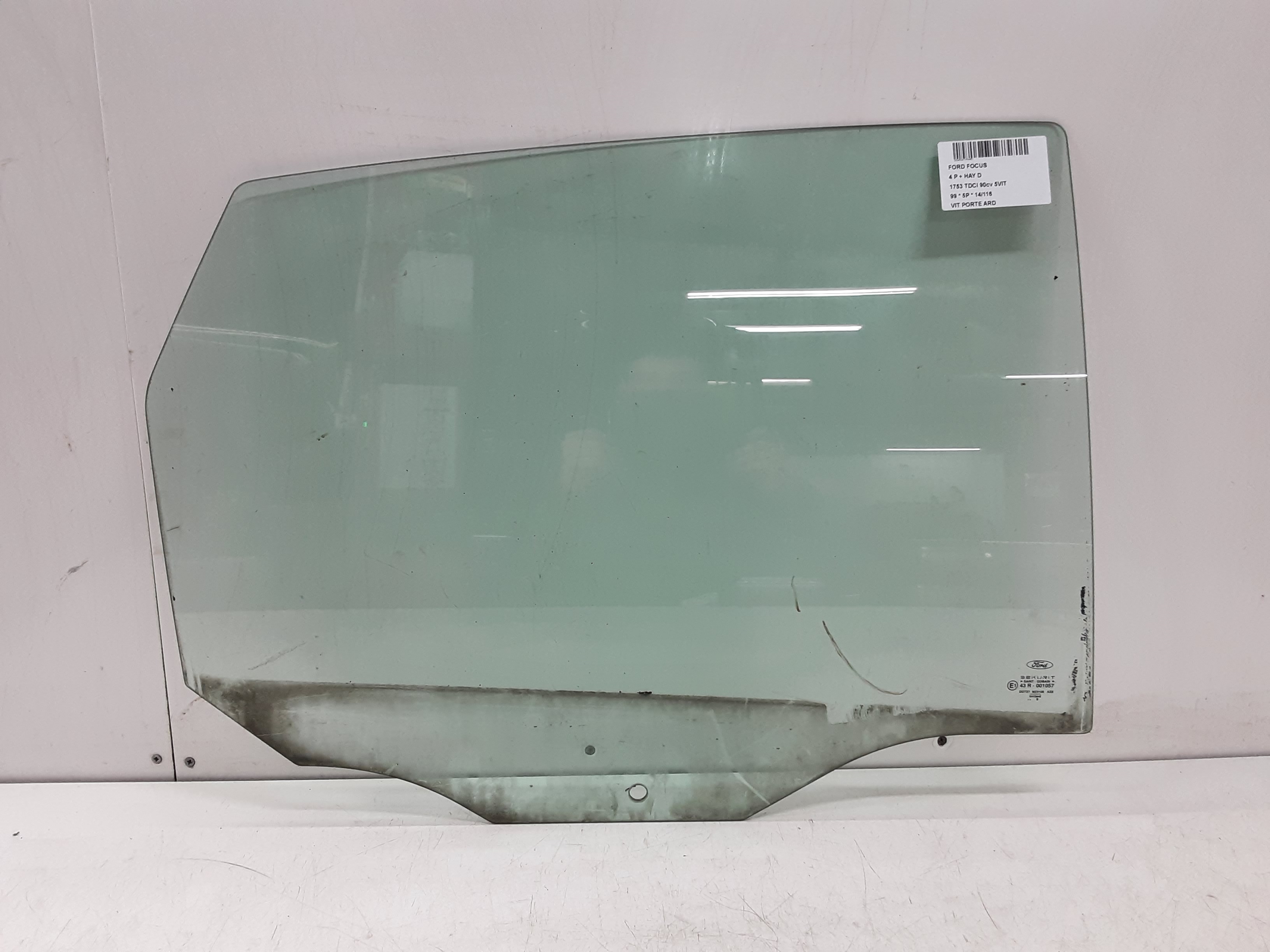 VITRE DE PORTE ARRIERE DROITE Ford FOCUS (1) - 10/04