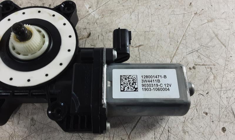 MOTEUR DE VITRE DE PORTE AVANT DROITE Renault TRAFIC 6/14+
