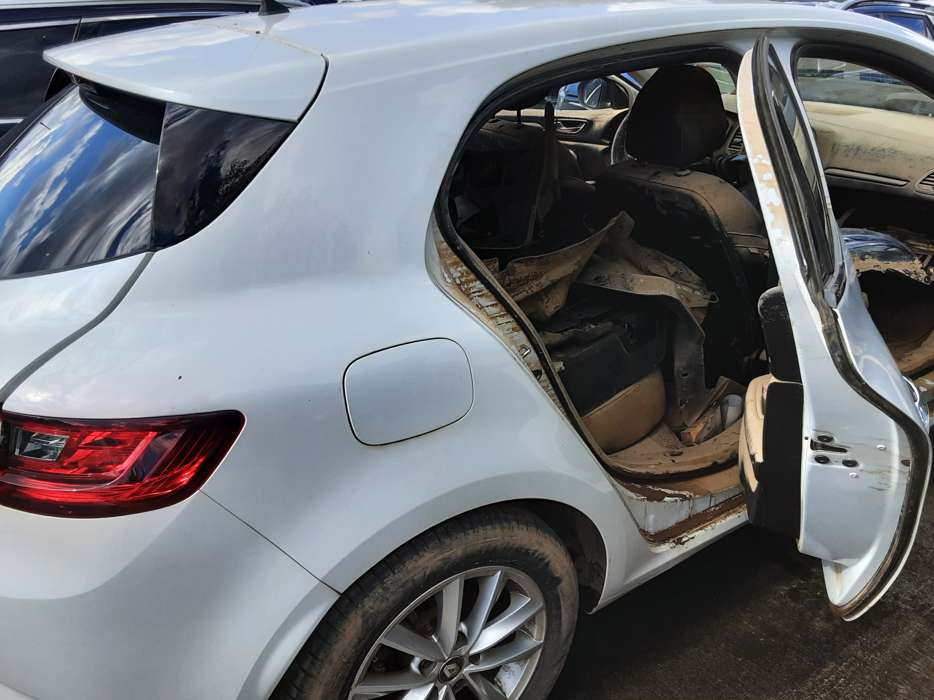 AILE ARRIERE DROITE Renault MEGANE 5D 16+