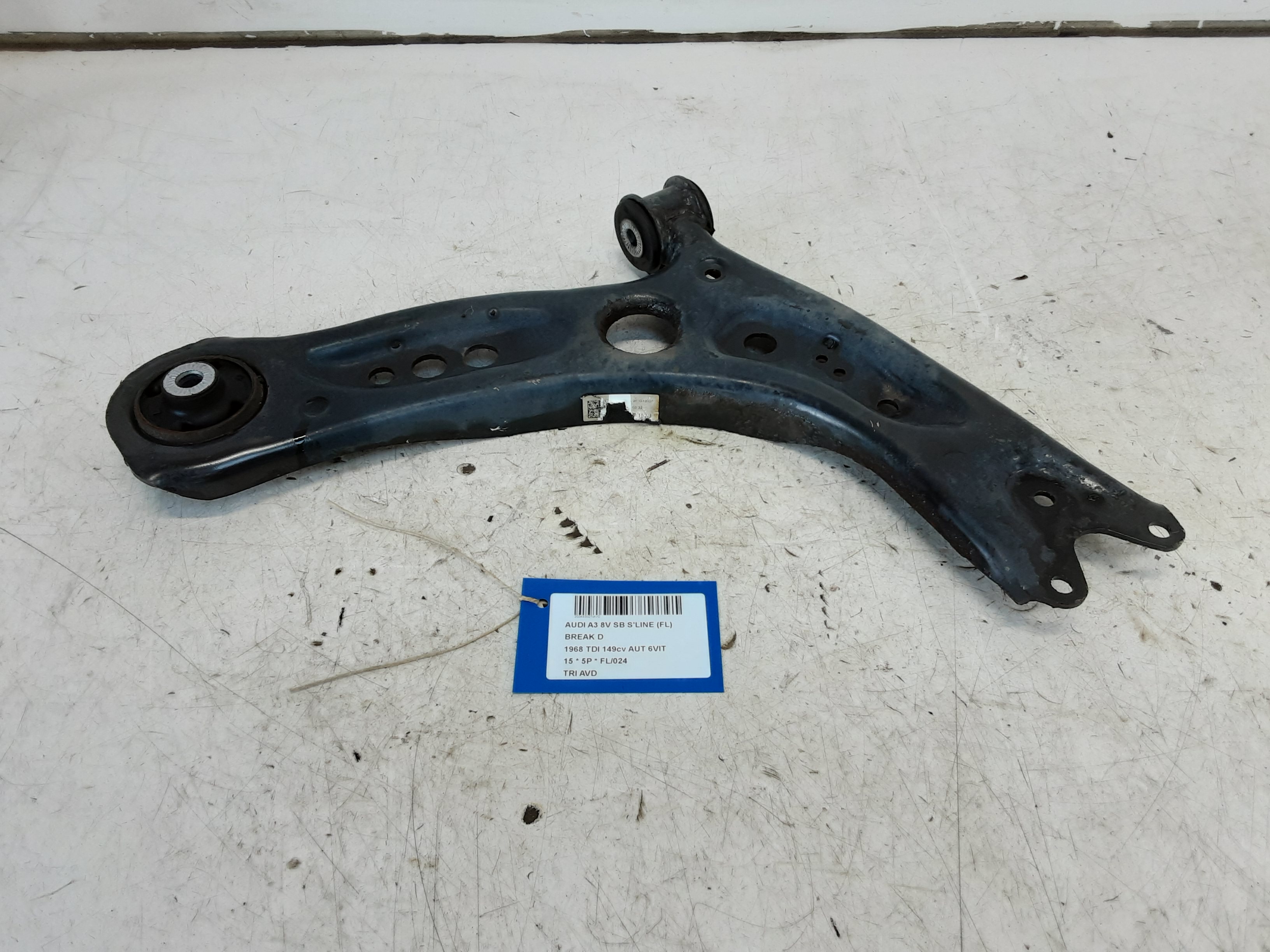 TRIANGLE AVANT DROIT Audi A3 3,5D 9/12 - 16