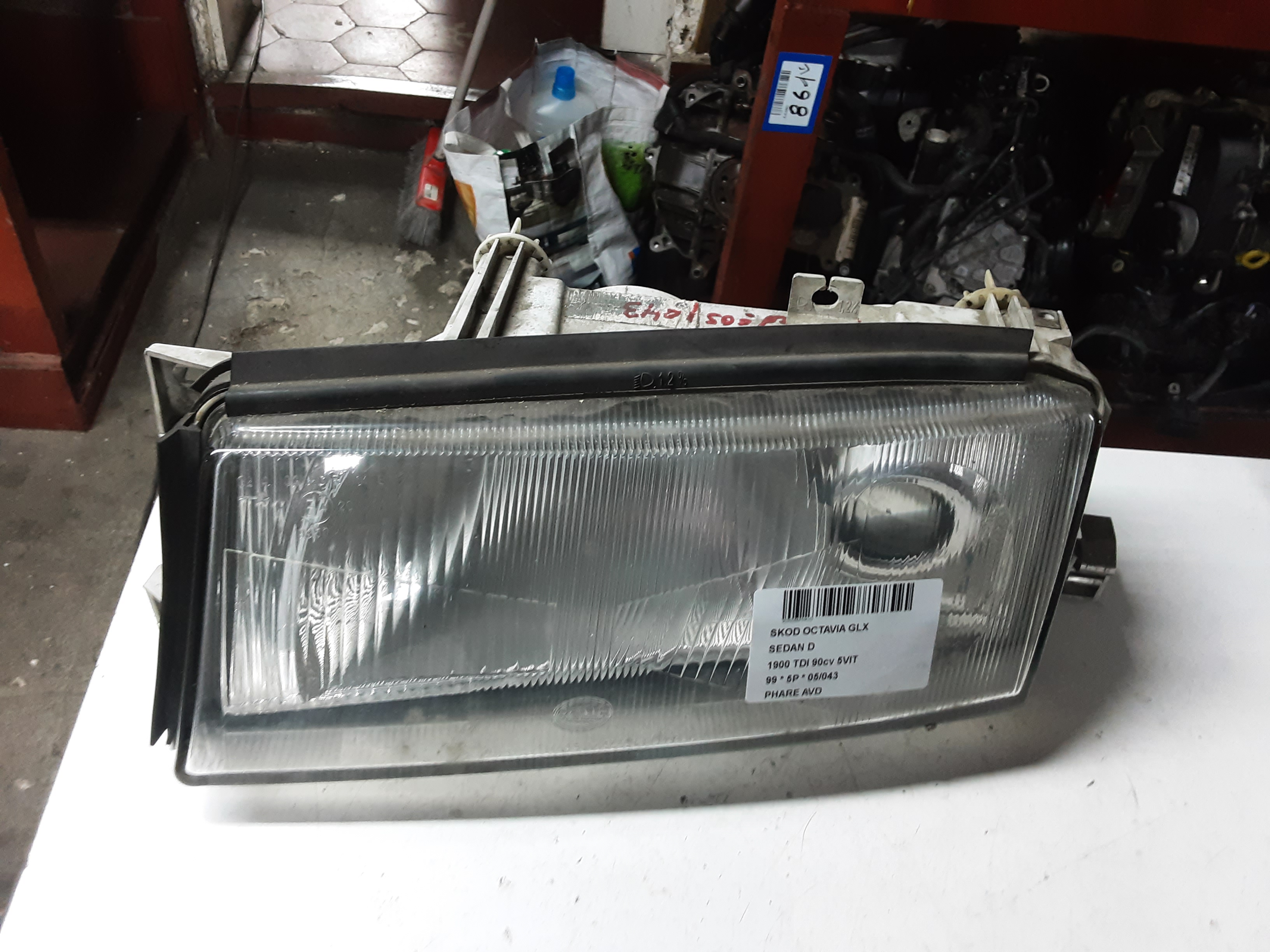 PHARE AVANT DROIT Skoda OCTAVIA (1U) 96 - 10/00