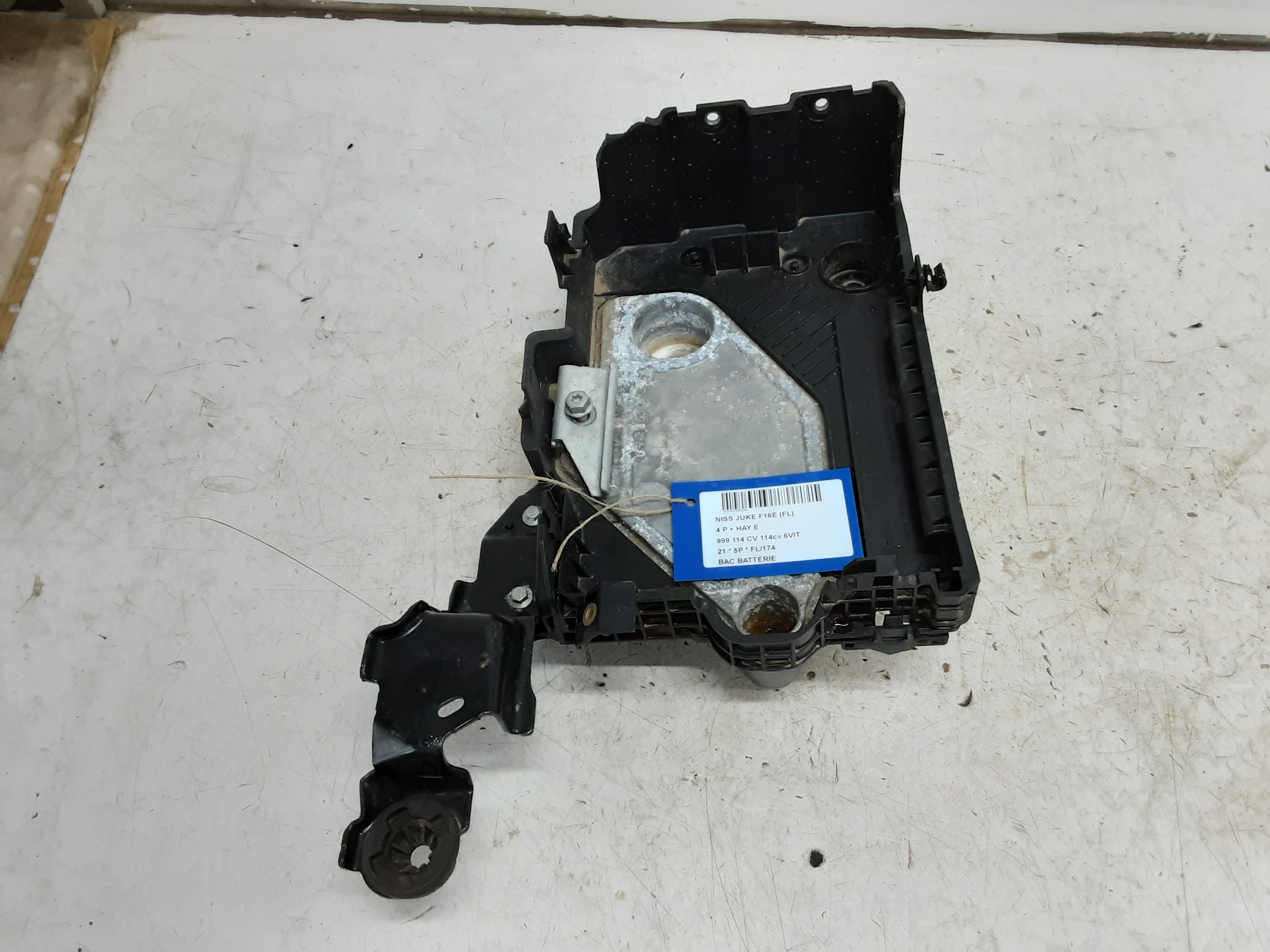 ACCU BAK Nissan JUKE 8/19+