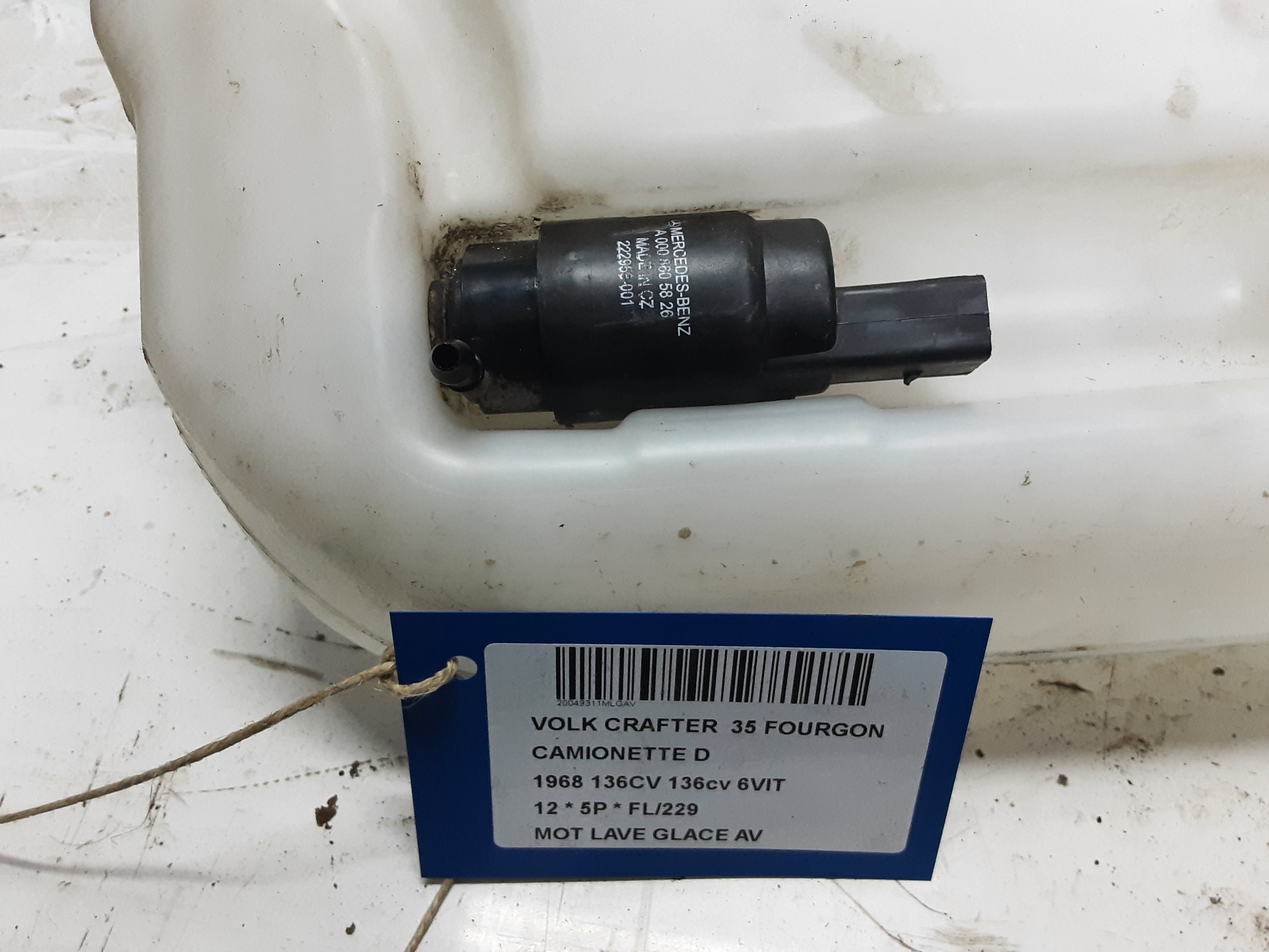 MOTEUR DE LAVE-GLACE AVANT Vw CRAFTER 06 - 17