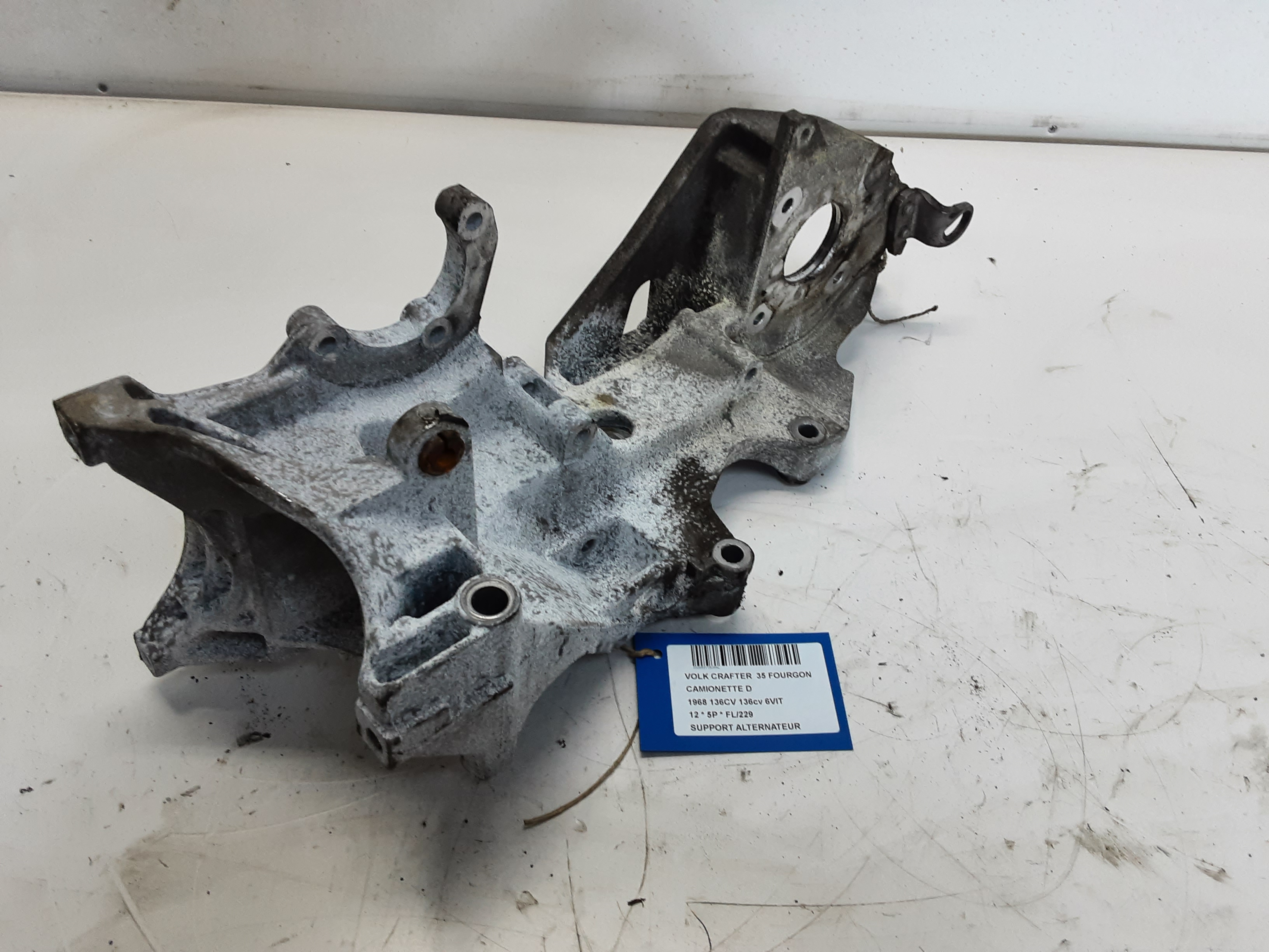 SUPPORT-ALTERNATEUR Vw CRAFTER 06 - 17