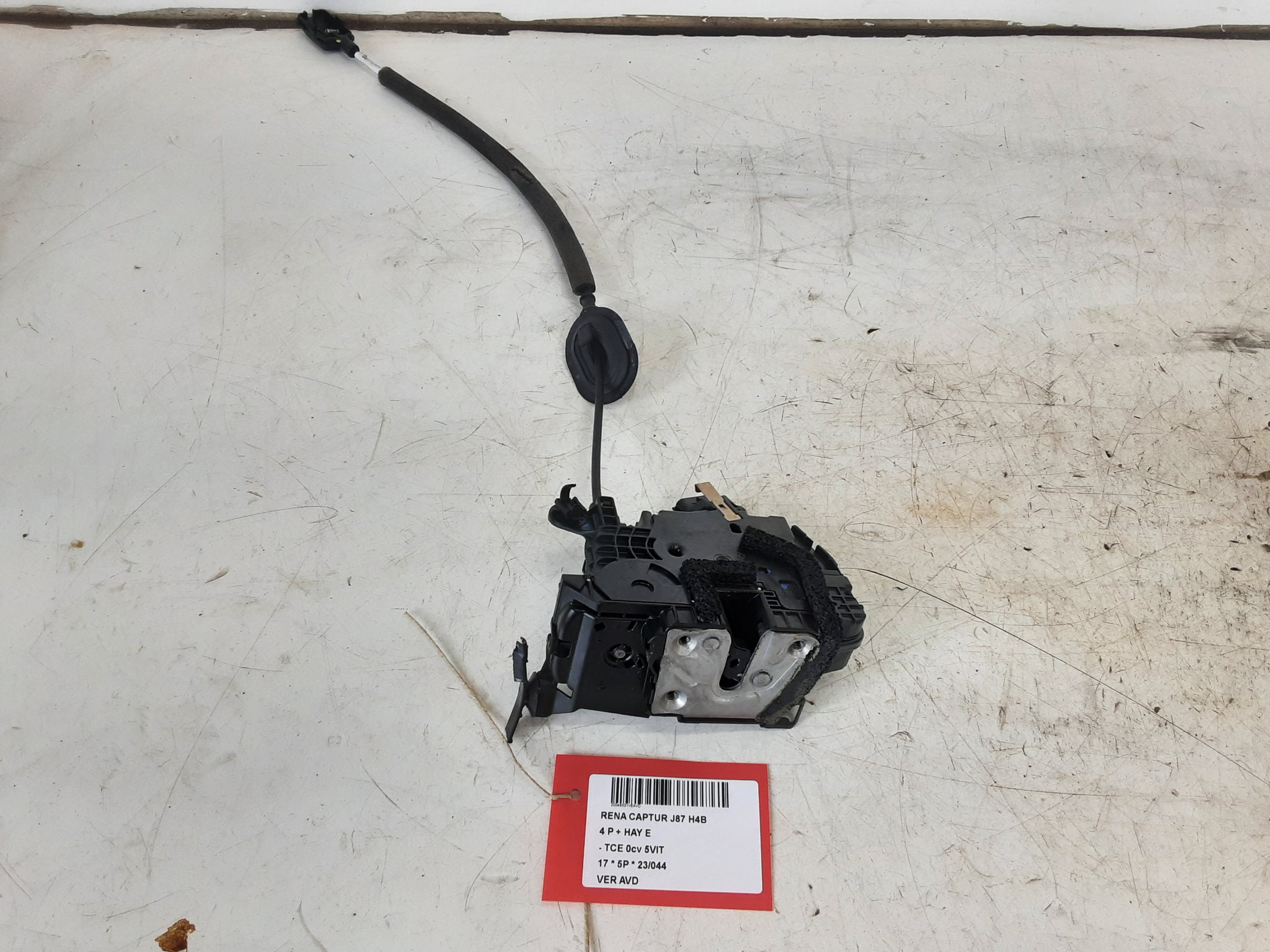 VERGRENDELING VOOR RECHTS Renault CAPTUR (1) 5/17 - 01/20 FaceLift