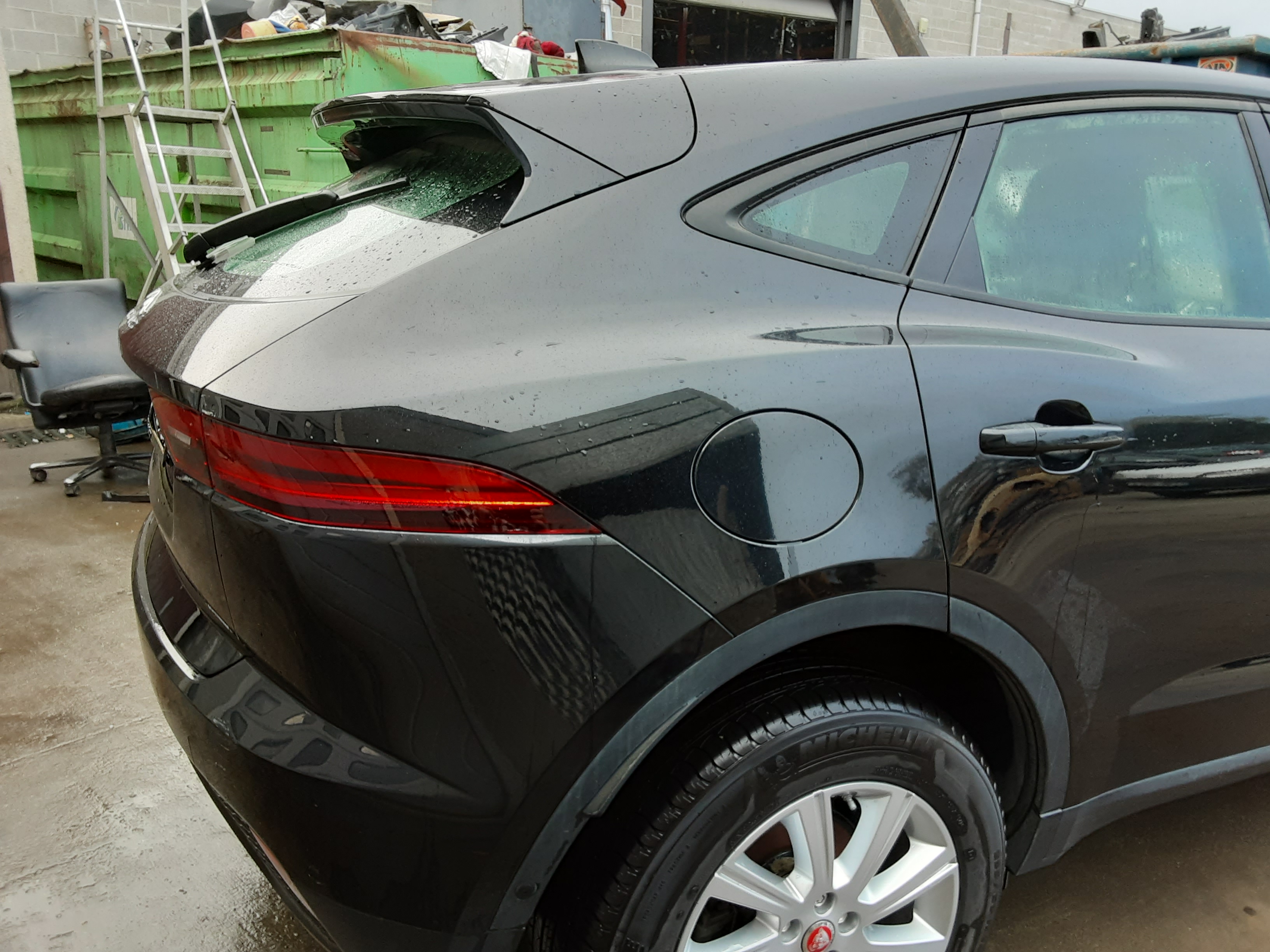 SPATBORD ACHTER RECHTS Jaguar E-PACE 07/17