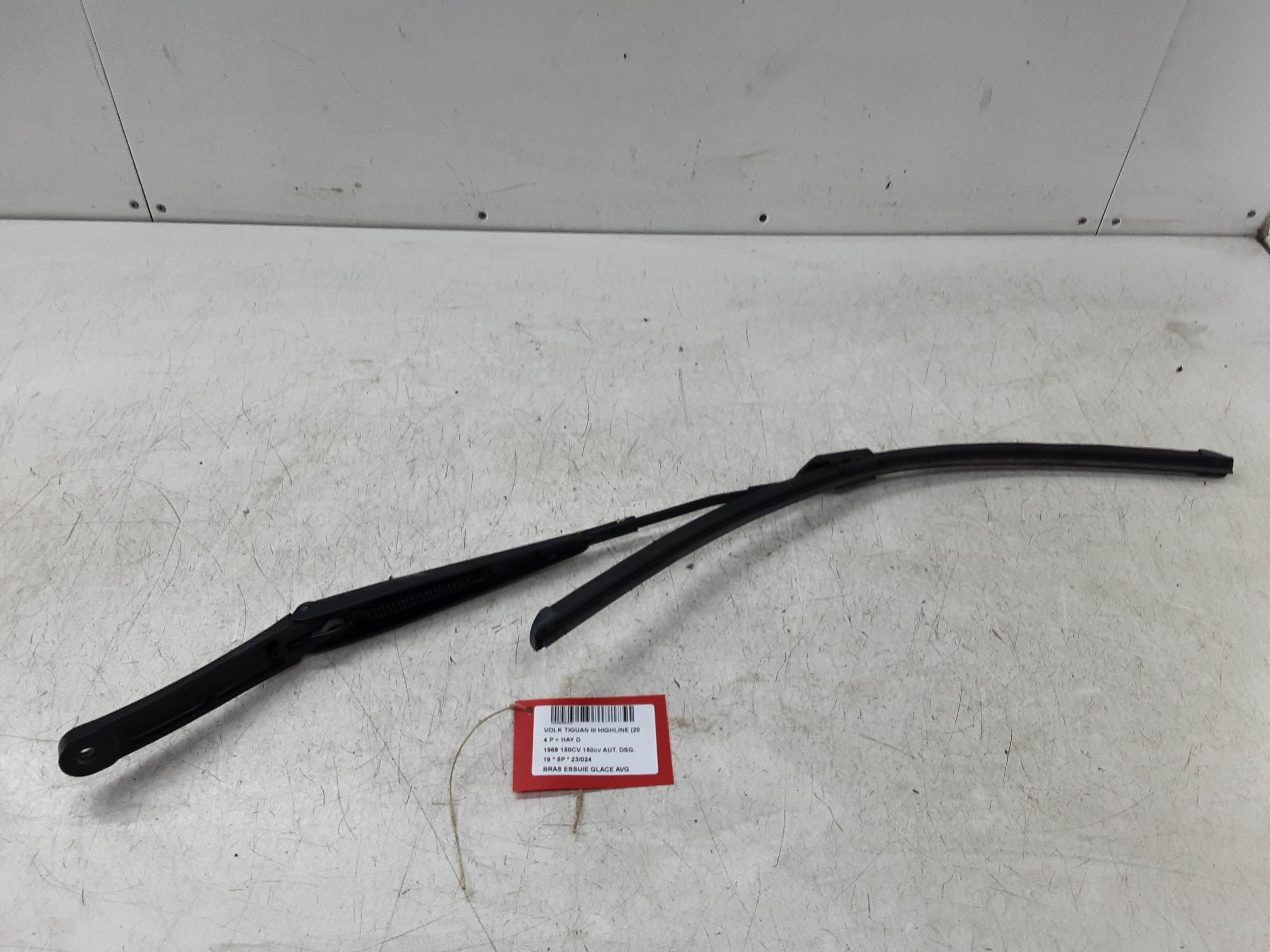RUITENWISSERARM LINKS VOOR Vw TIGUAN (3) 02/16- 10/20