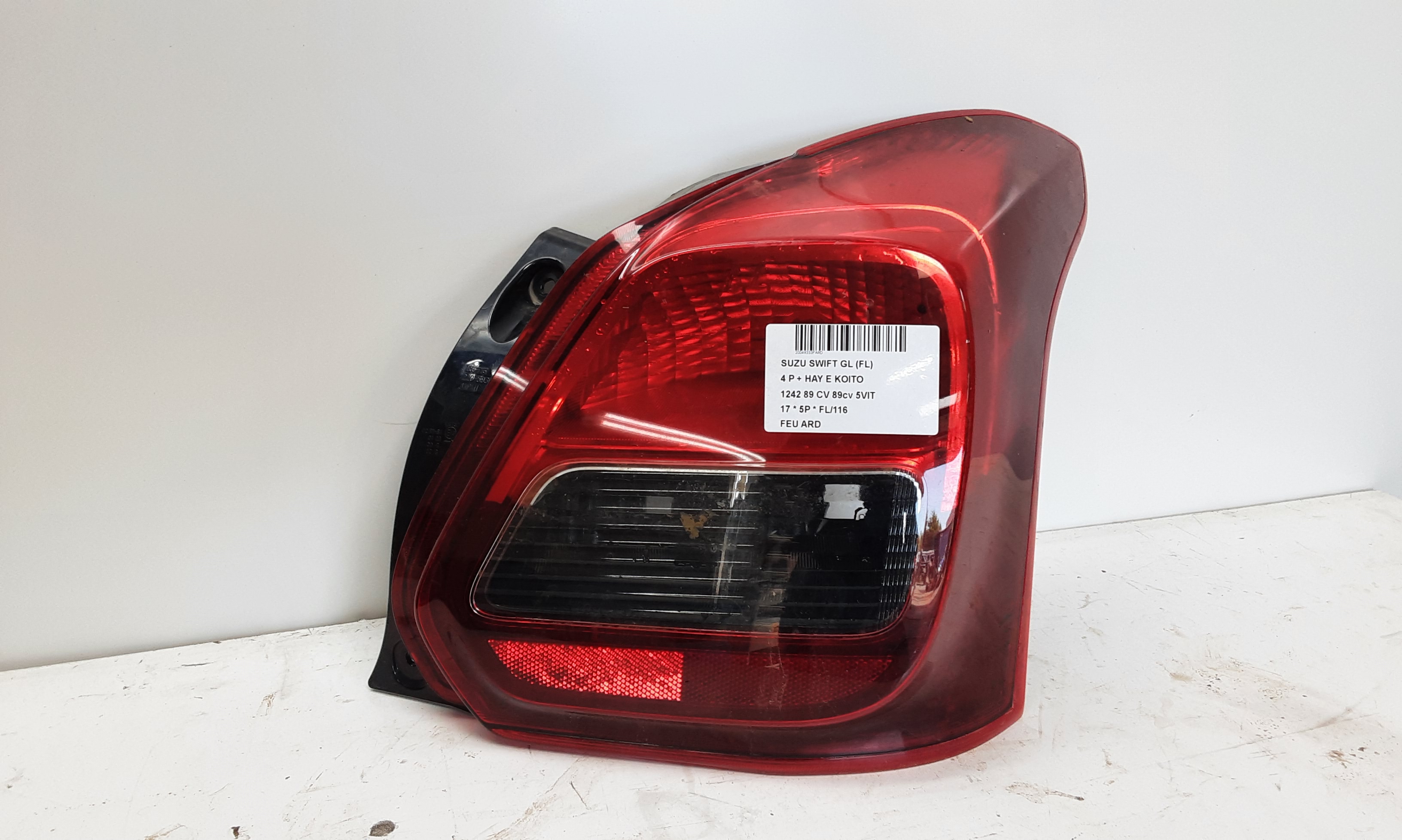 FEU ARRIERE DROIT Suzuki SWIFT 4/17+