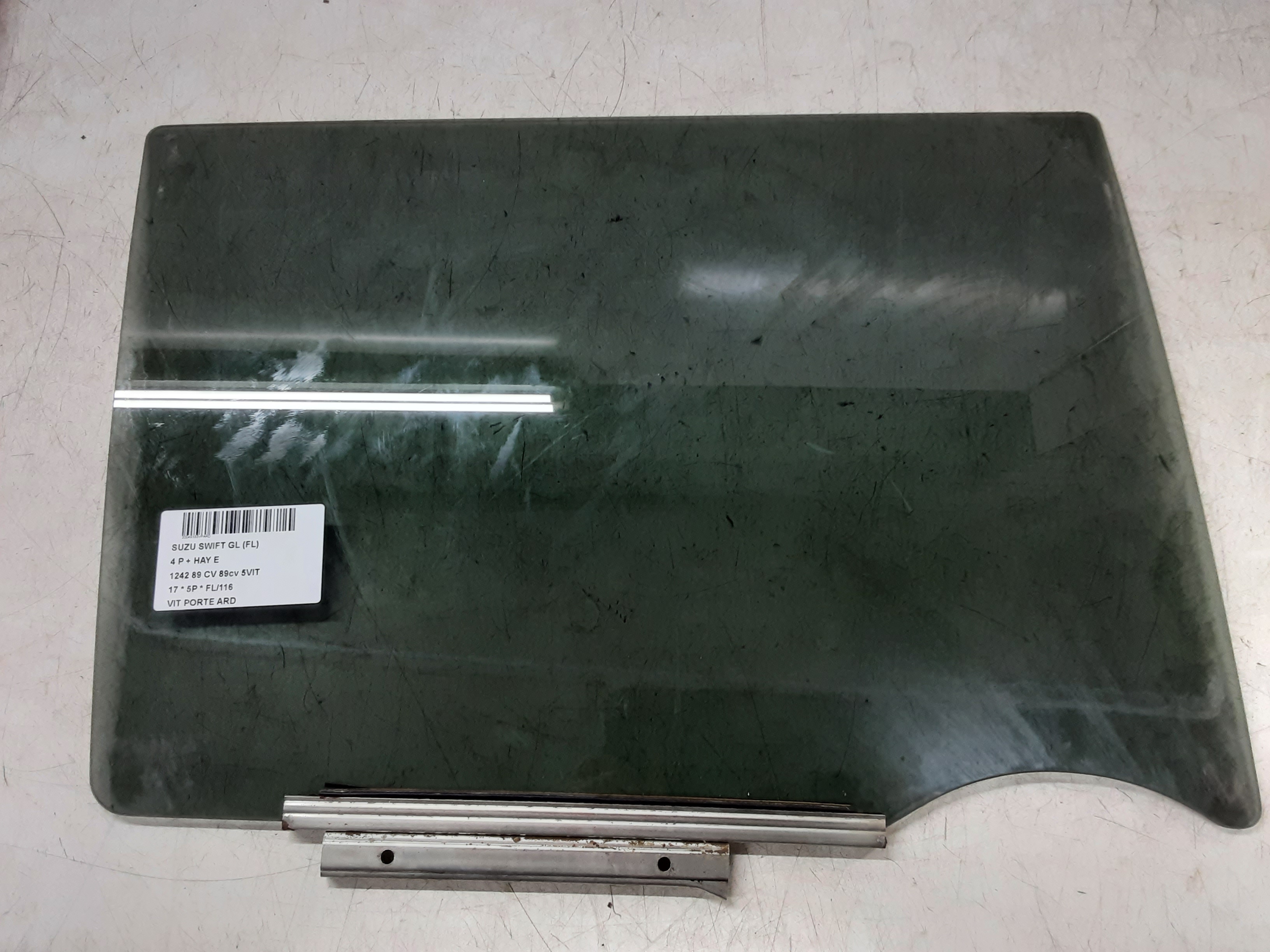 VITRE DE PORTE ARRIERE DROITE Suzuki SWIFT 4/17+