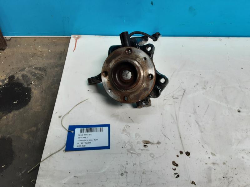 MOYEU AVANT DROIT Peugeot 208 8/15 - 20