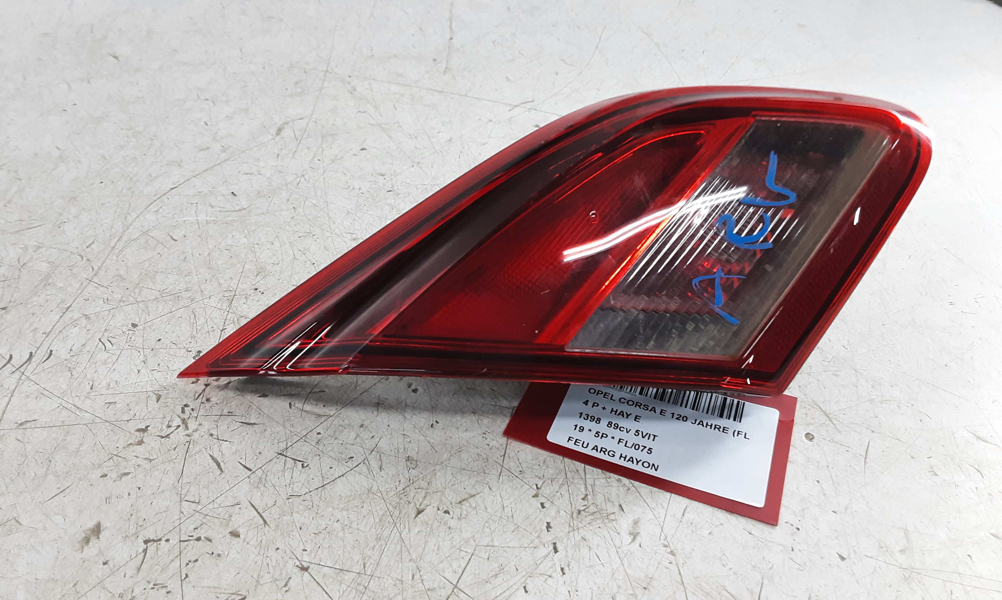 FEU ARRIERE GAUCHE DE HAYON Opel CORSA E 10/14-  19