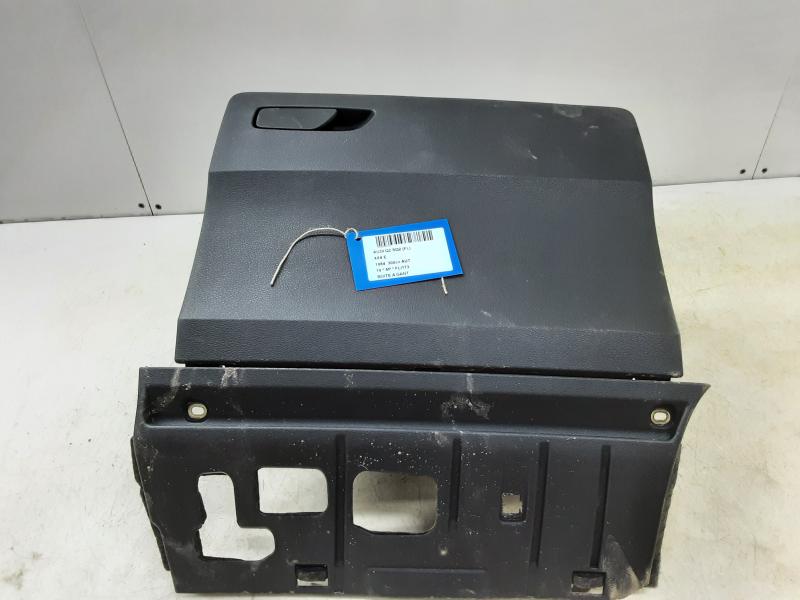 GLOVEBOX Audi SQ2