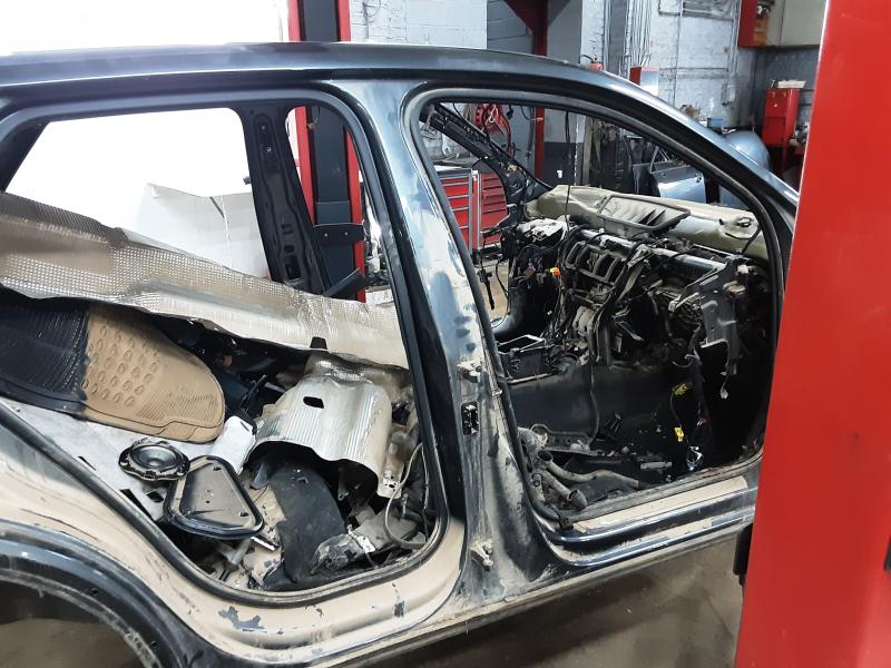 MONTANT DE PORTE COTE DROIT Audi SQ2