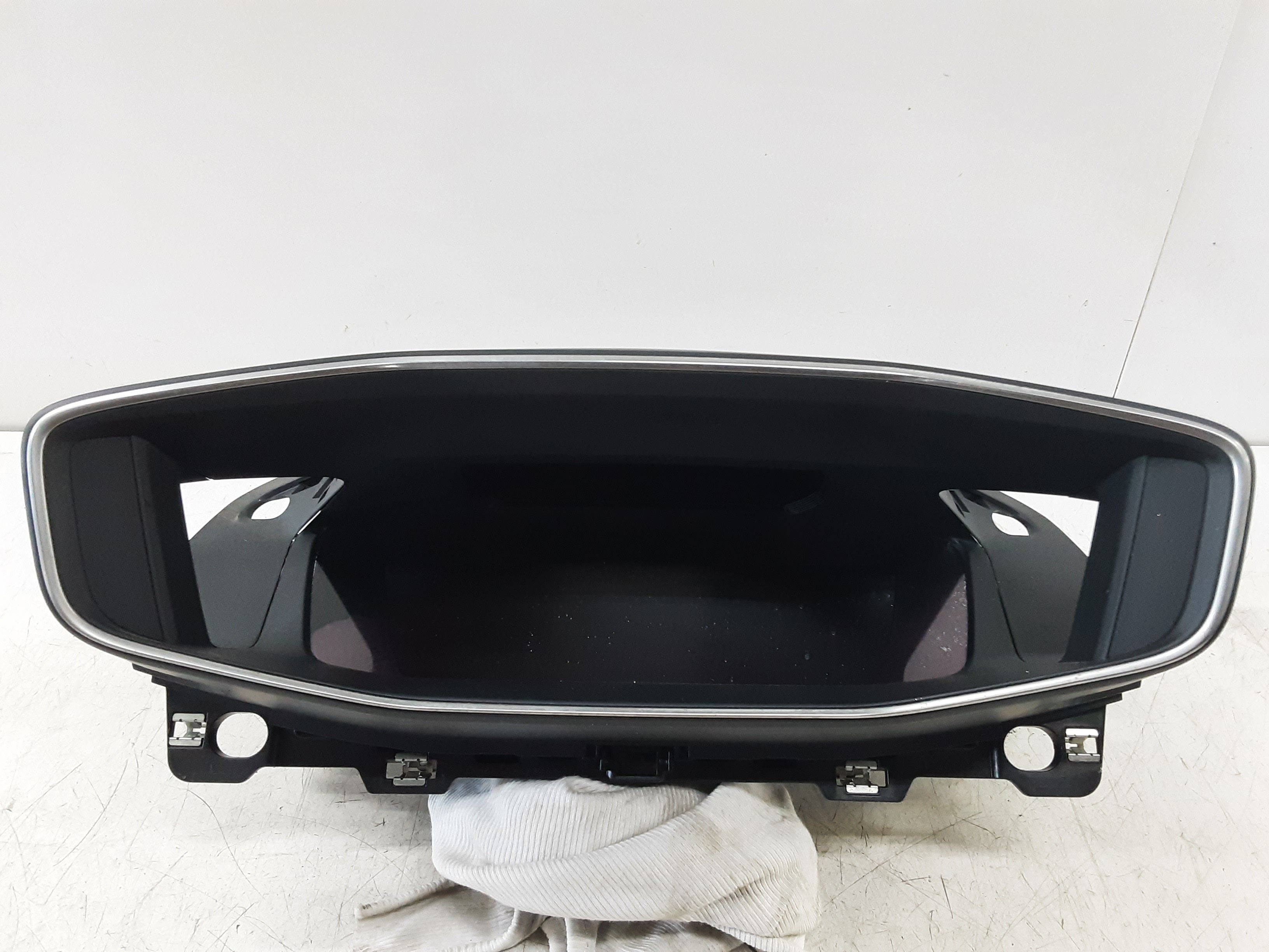 KM TELLER Peugeot 2008 (2) 8/19+