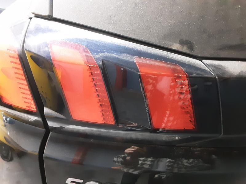 FEU ARRIERE GAUCHE DE HAYON Peugeot 5008 6/17+