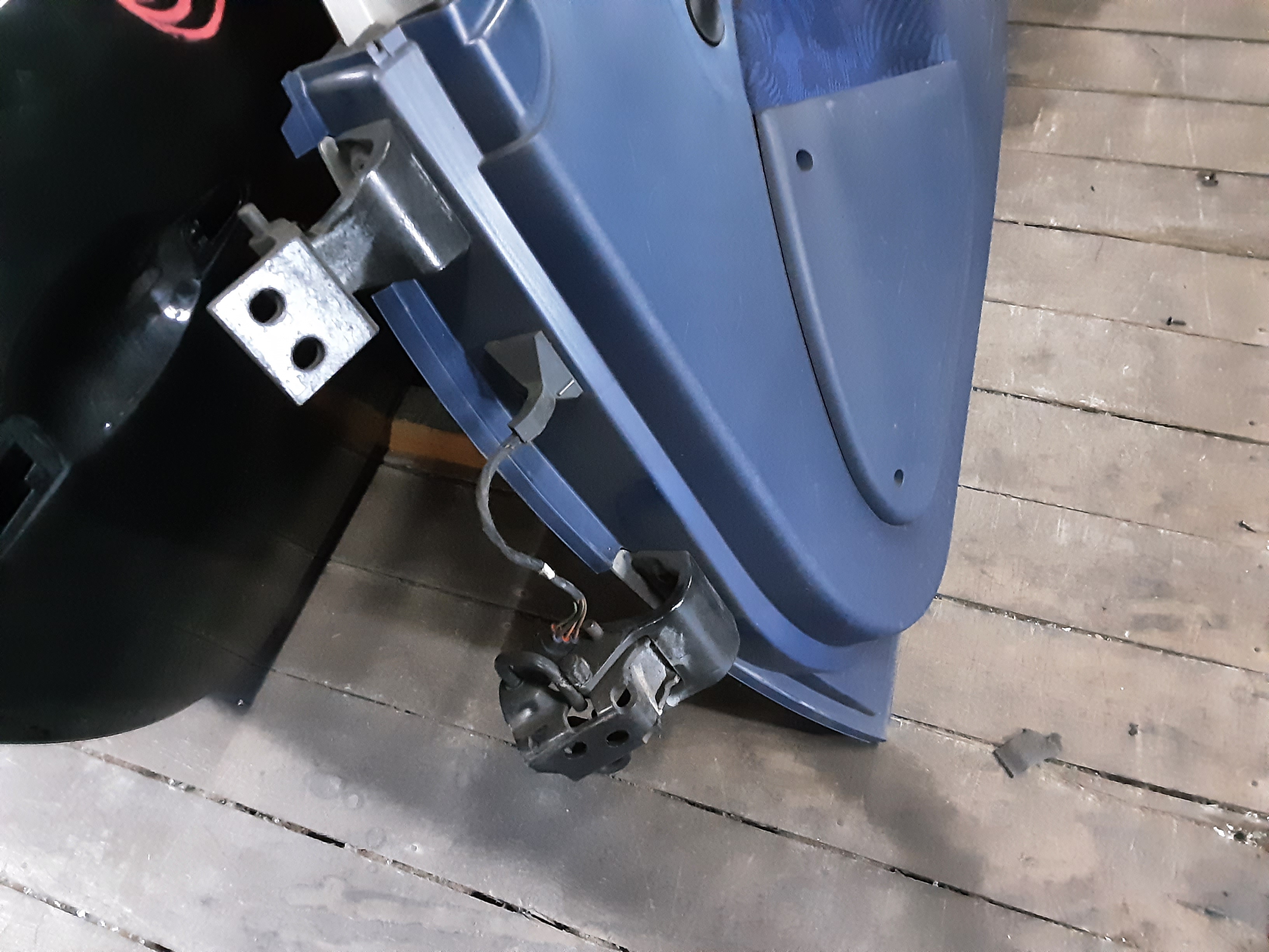 SCHARNIER DEUR VOOR RECHTS Smart Fortwo