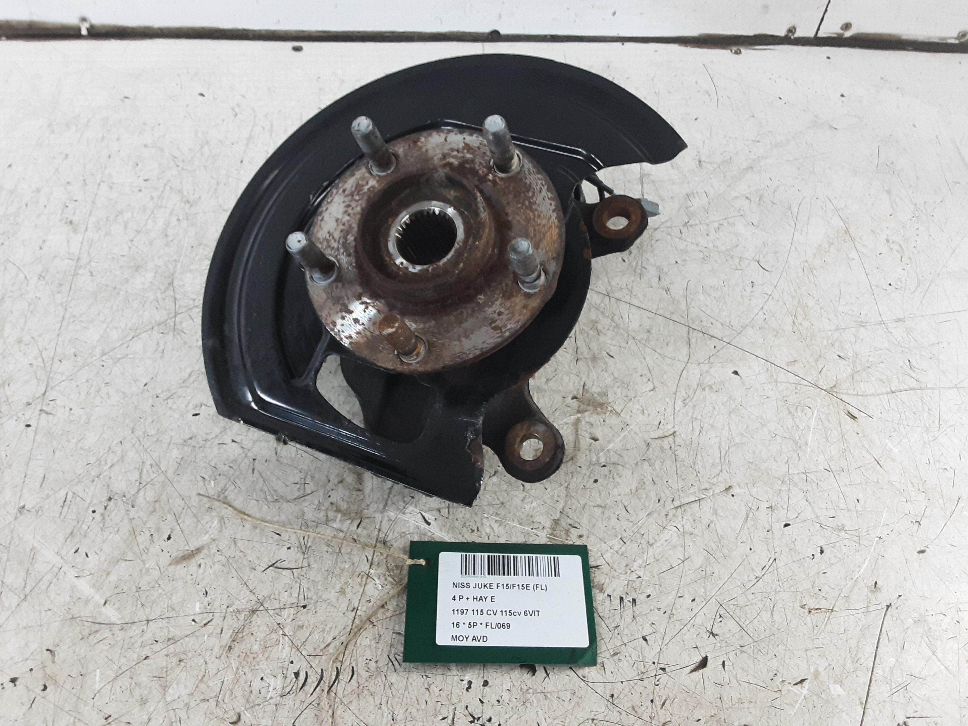 WIELNAAF VOOR RECHTS Nissan JUKE 7/14 - 19