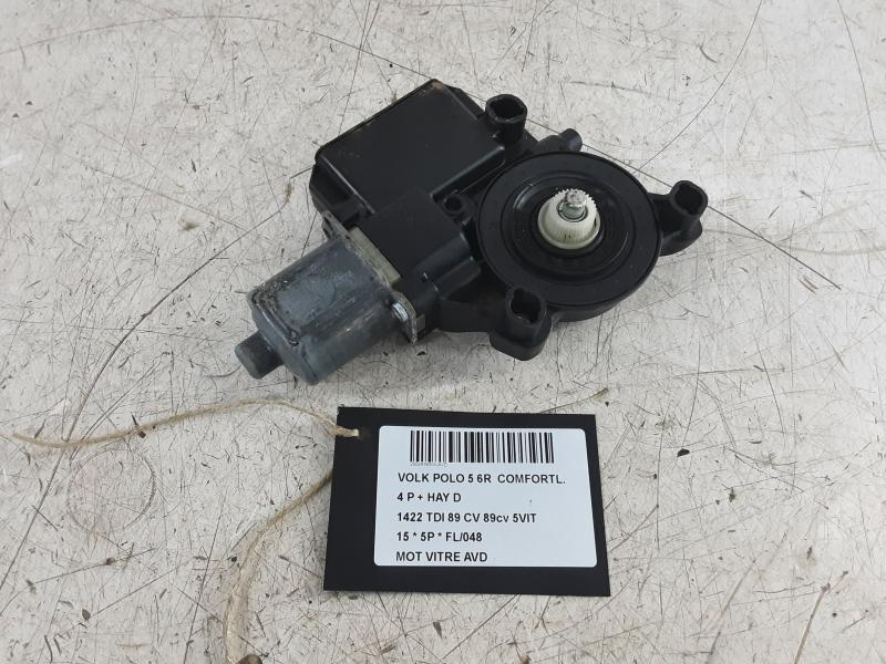 MOTEUR DE VITRE DE PORTE AVANT DROITE Vw POLO (6R) FaceLift 5/14 - 17